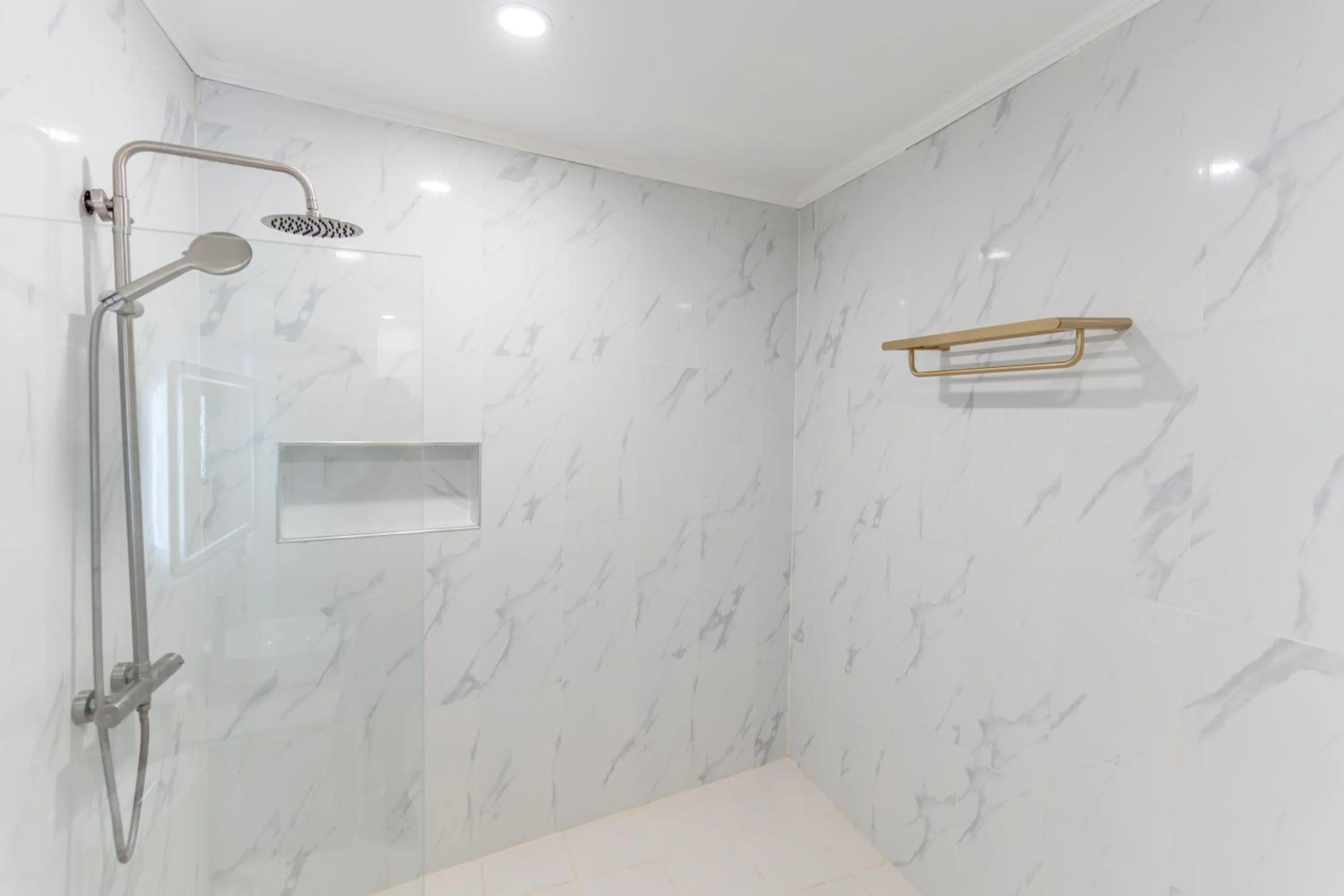 Santiago Cove Hotel and Restaurant