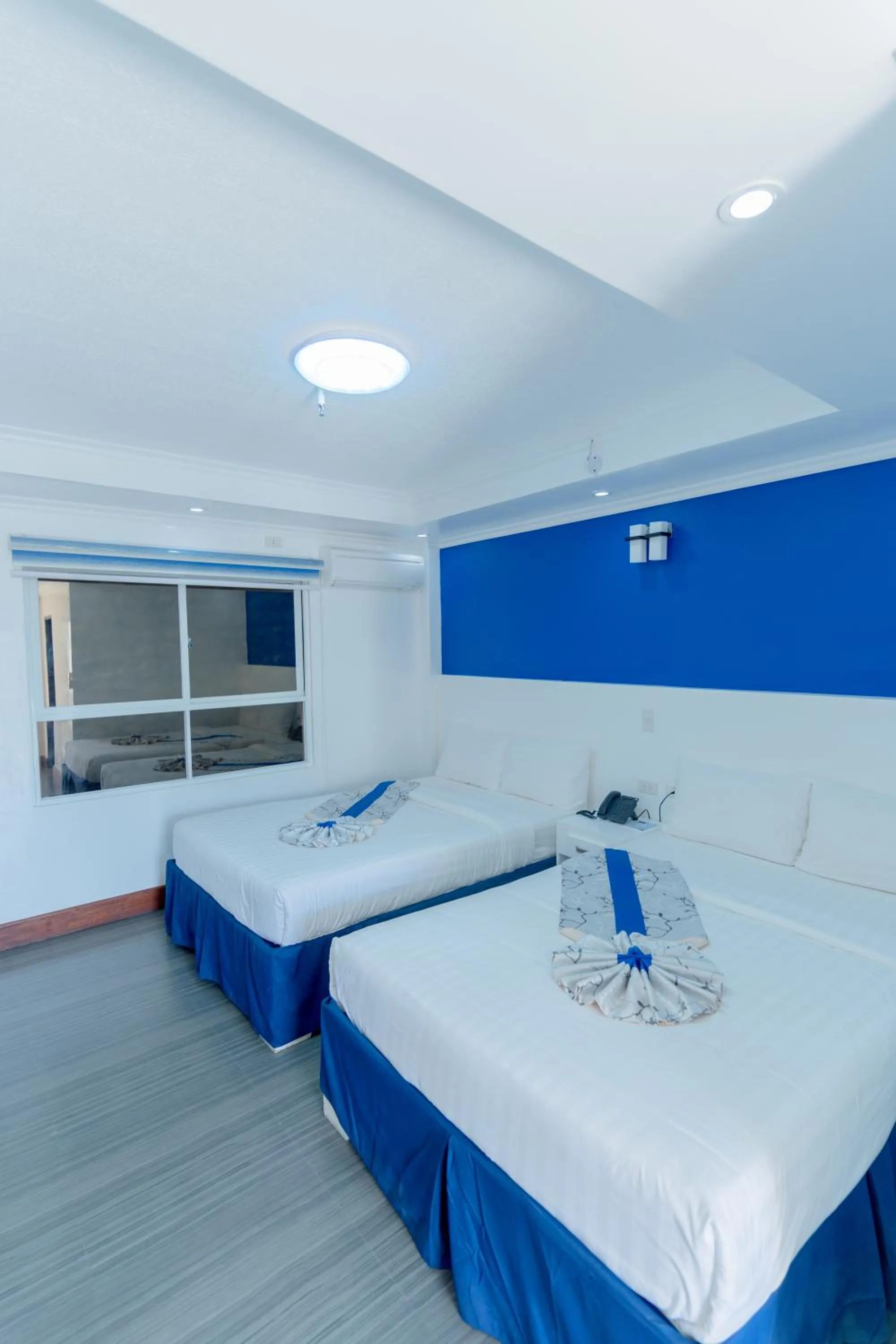 Bed in Santiago Cove Hotel and Restaurant