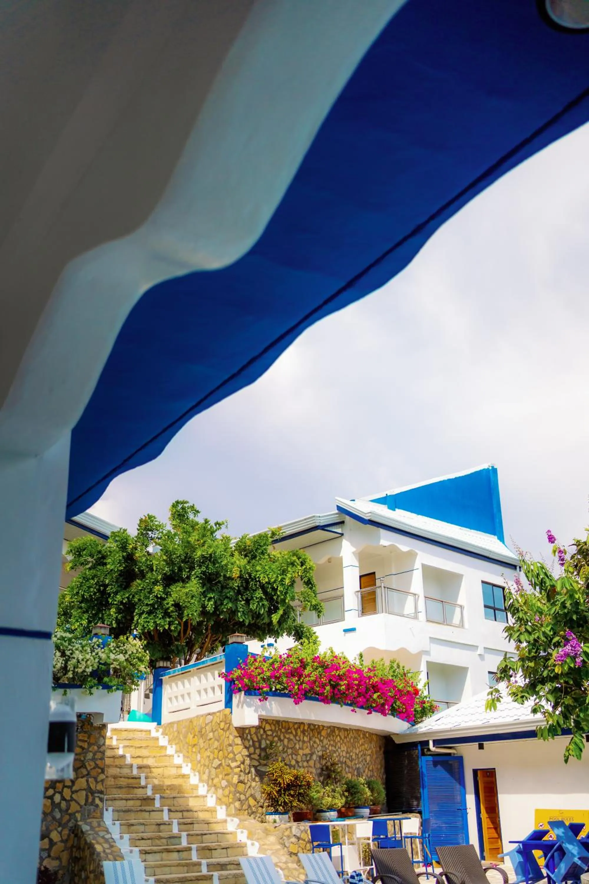 Santiago Cove Hotel and Restaurant