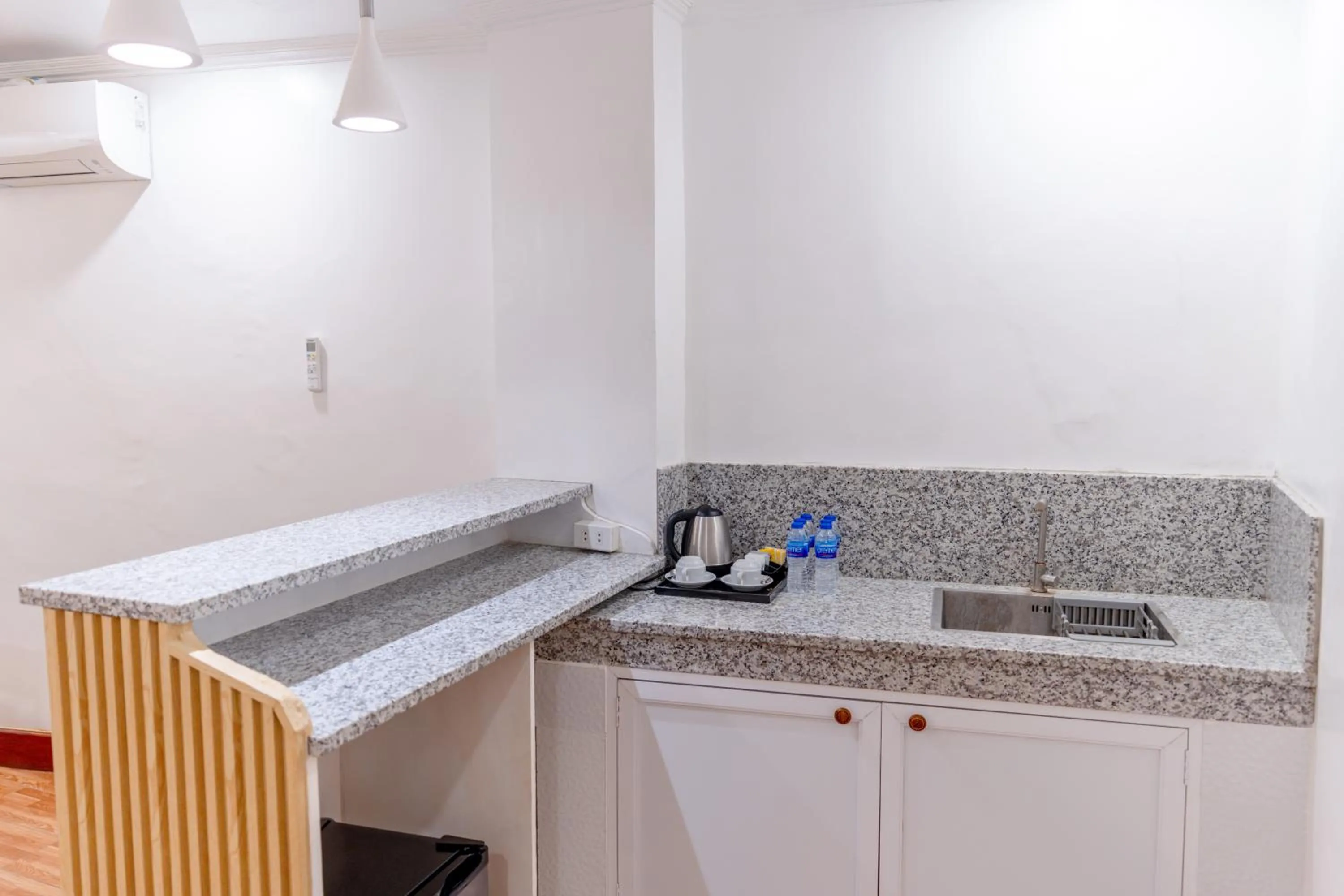 Santiago Cove Hotel and Restaurant