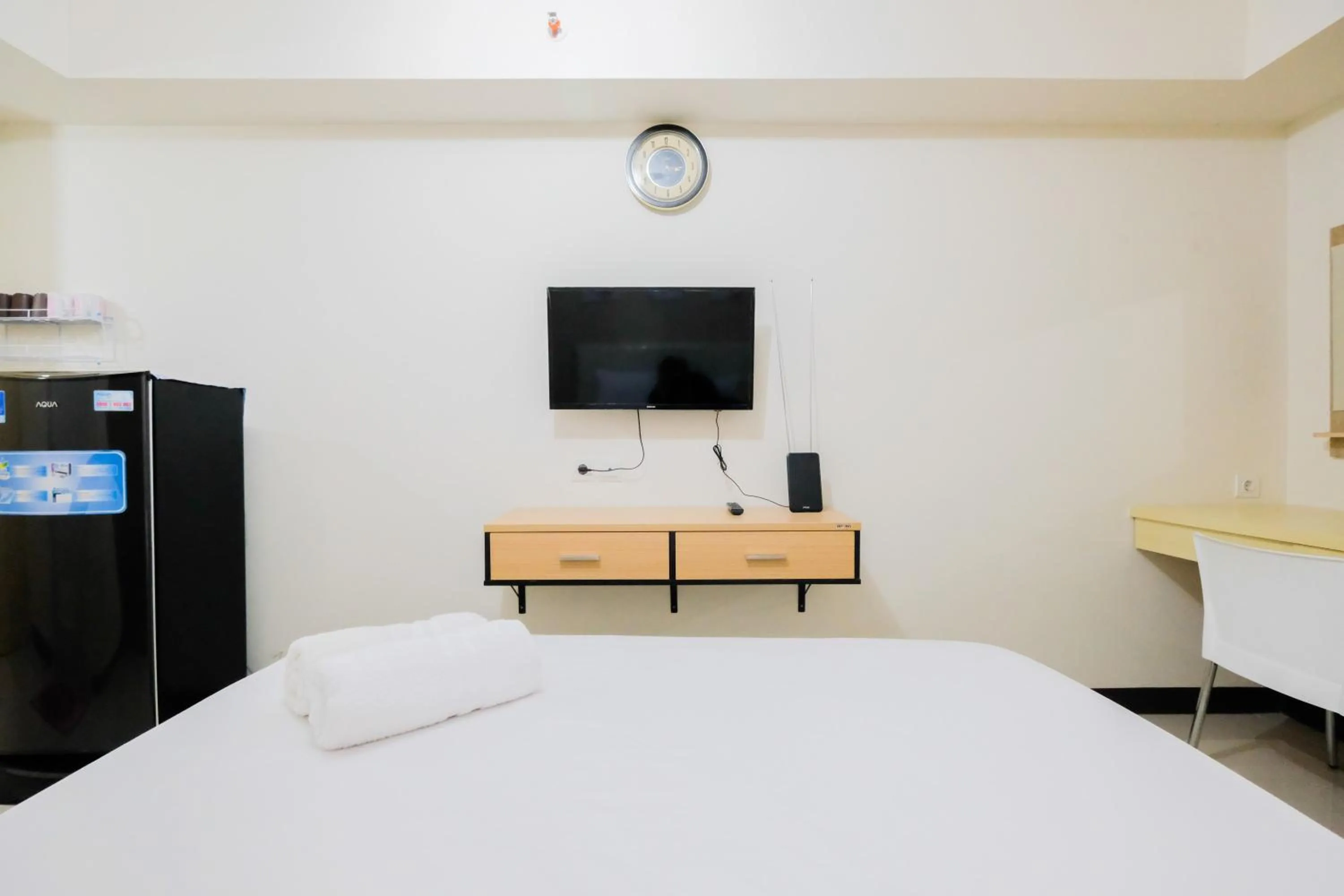 Simple Furnished Studio 19 Avenue Apartment By Travelio