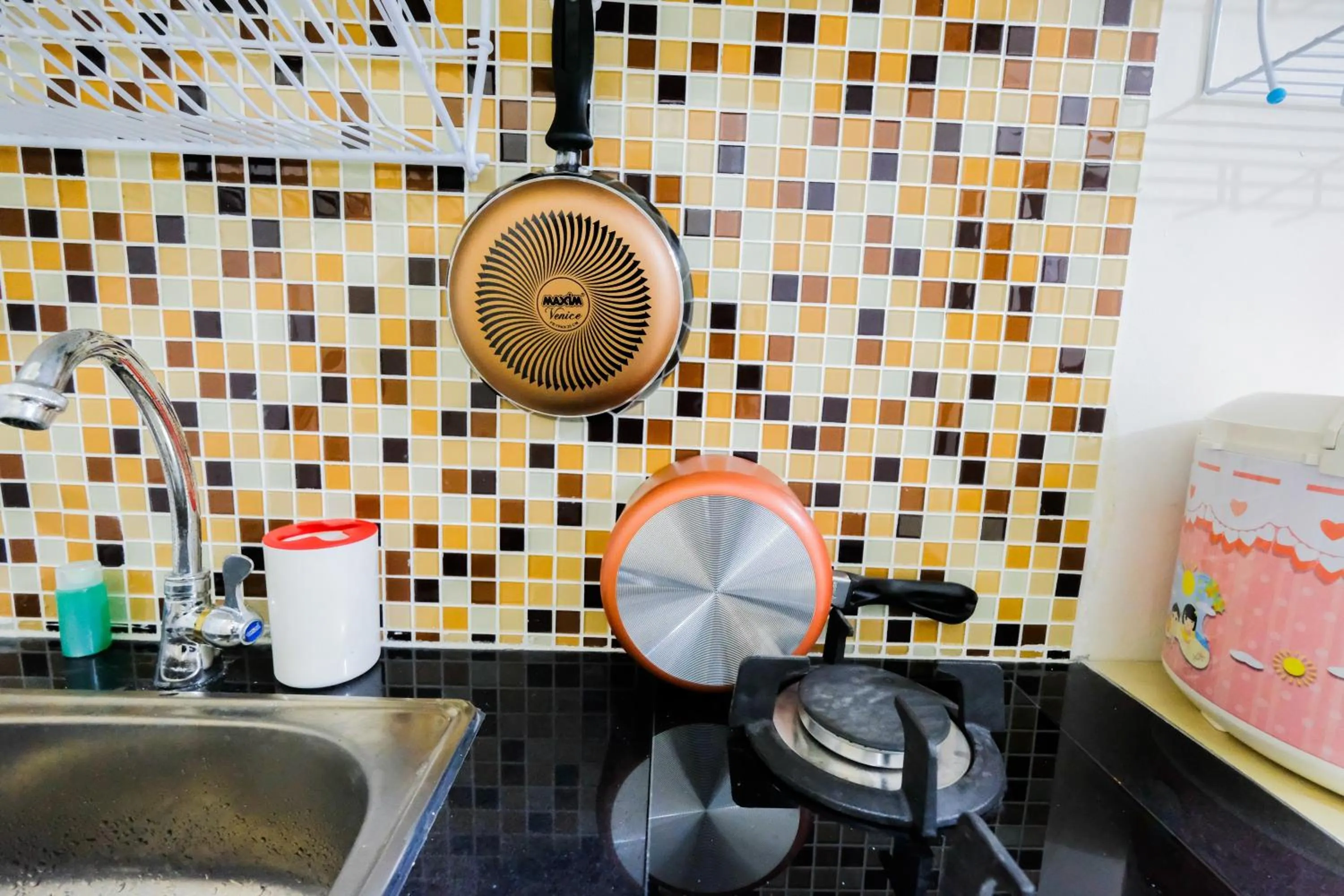 Simple Furnished Studio 19 Avenue Apartment By Travelio