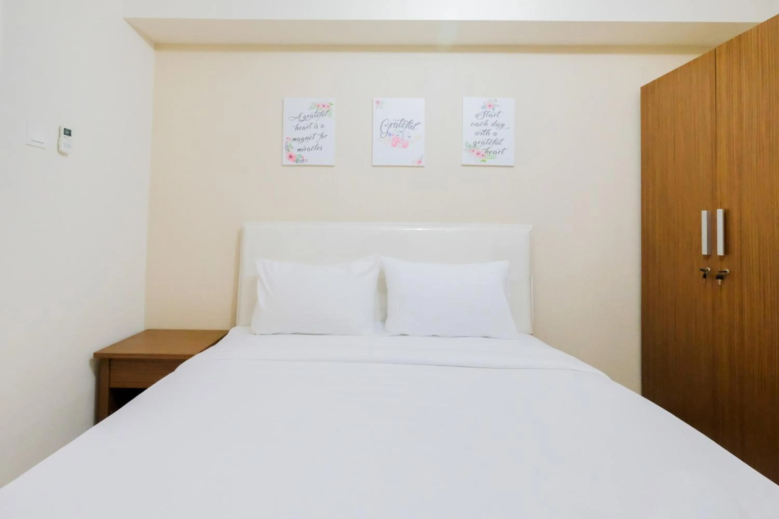 Simple Furnished Studio 19 Avenue Apartment By Travelio