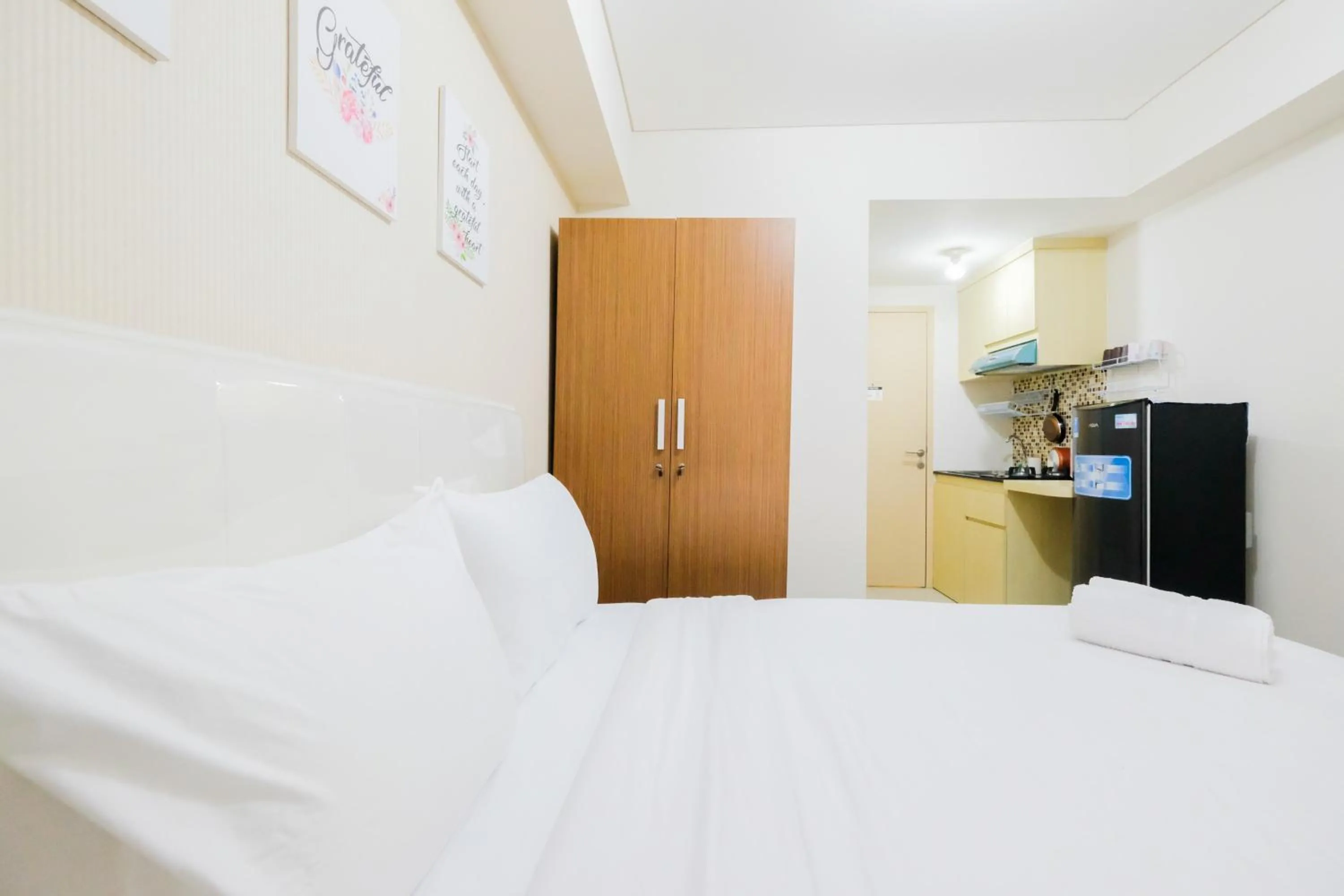 Simple Furnished Studio 19 Avenue Apartment By Travelio