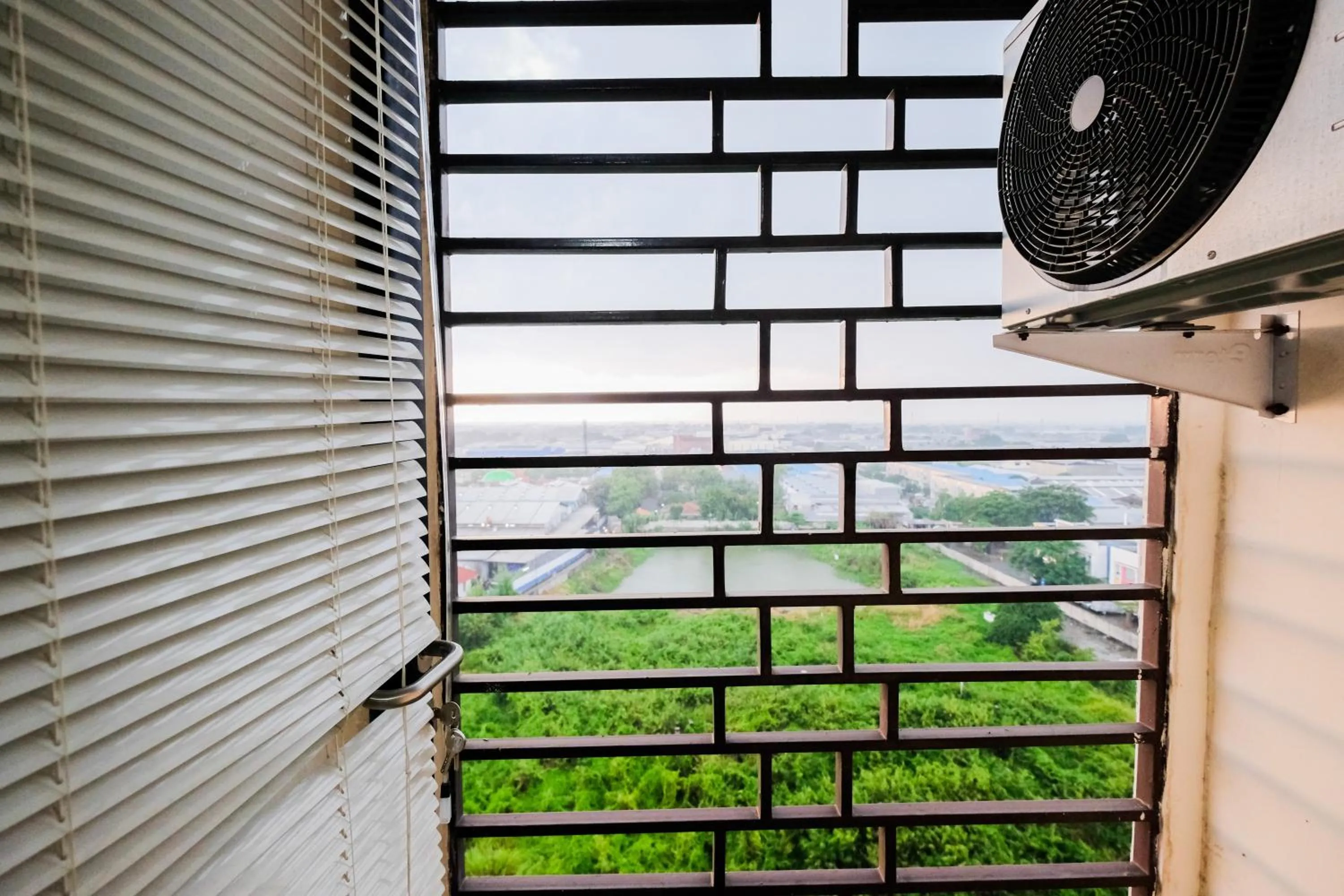 Property building in Simple Furnished Studio 19 Avenue Apartment By Travelio