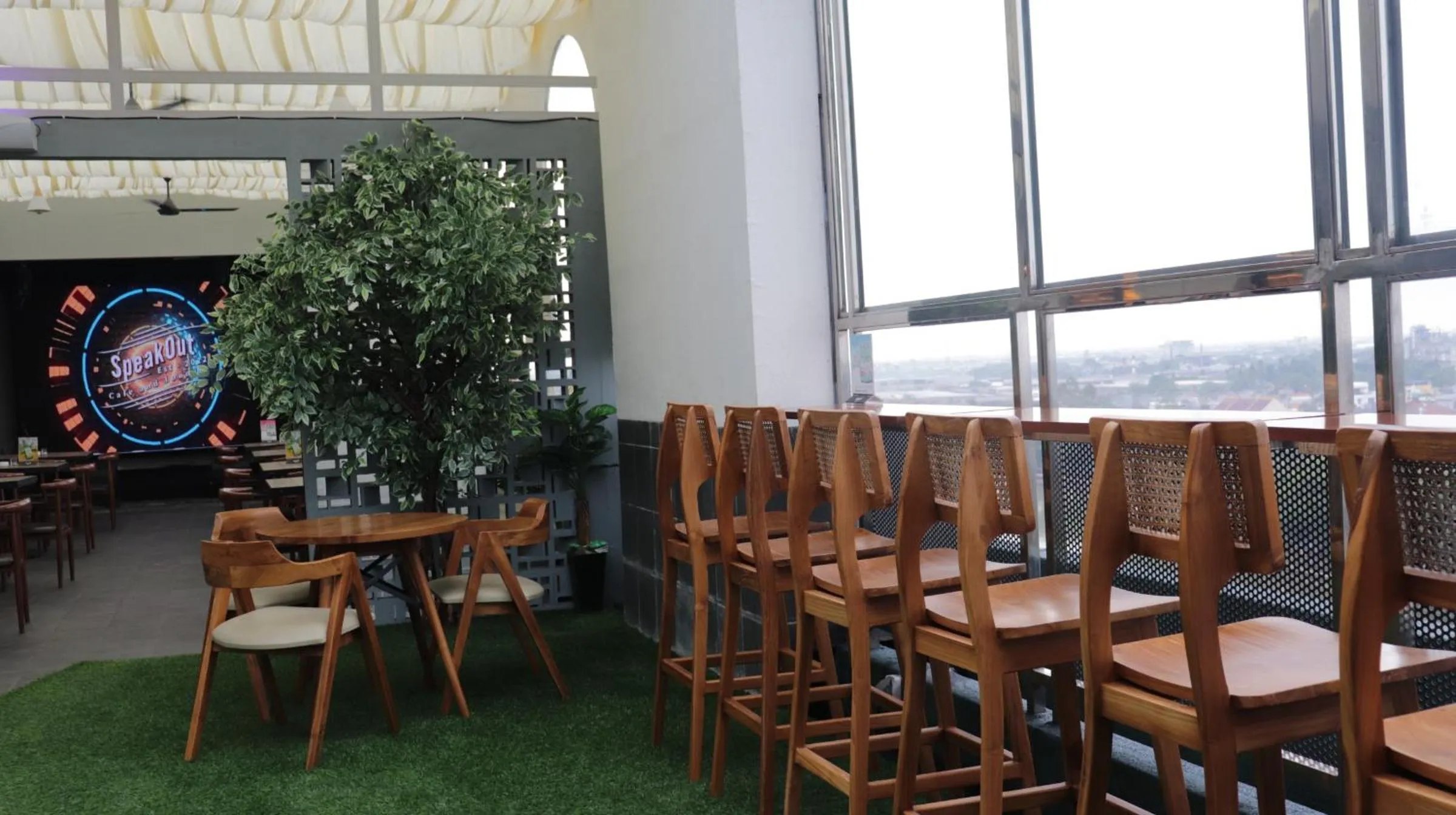 Restaurant/places to eat in Pakons Prime Hotel