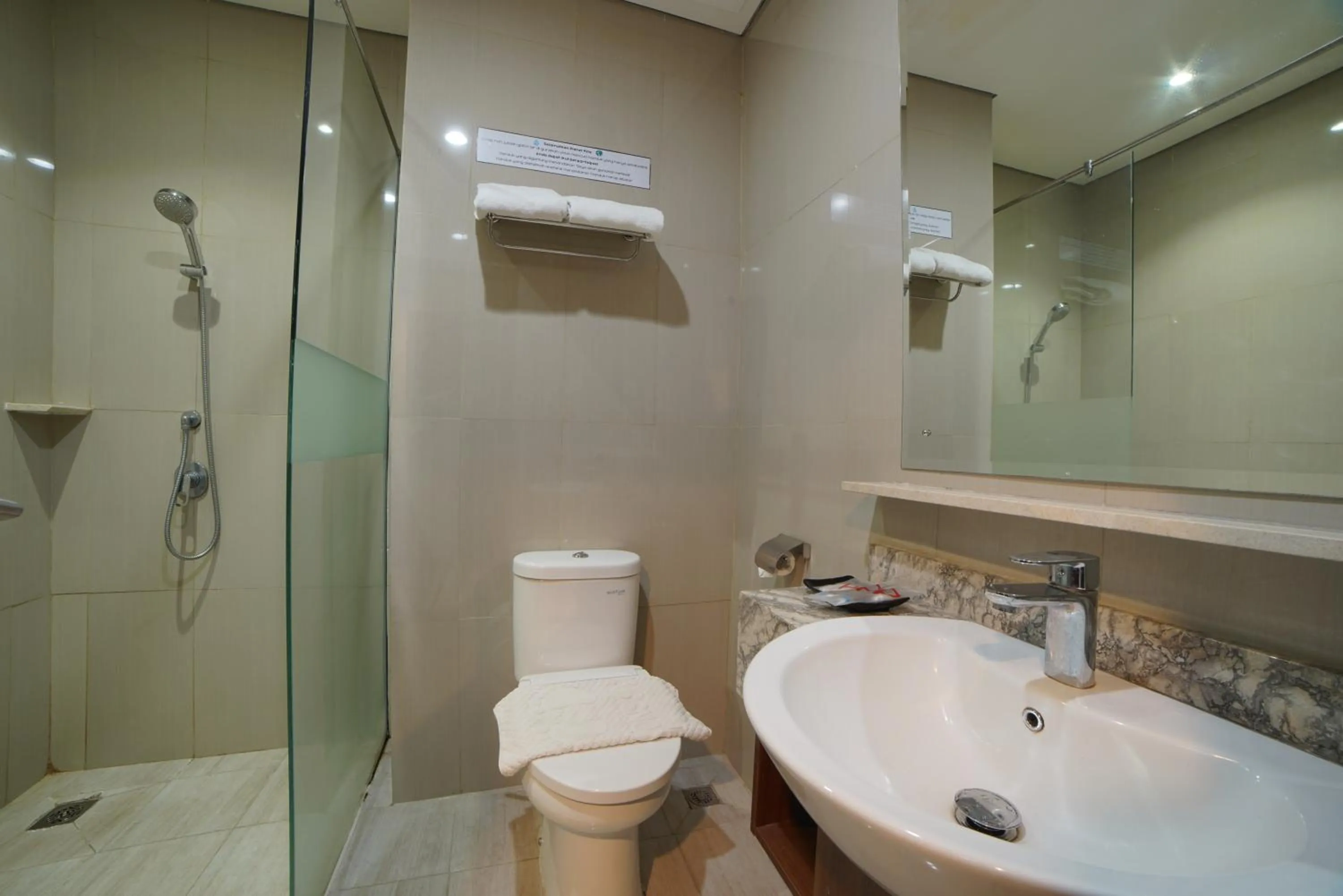 Bathroom in Pakons Prime Hotel