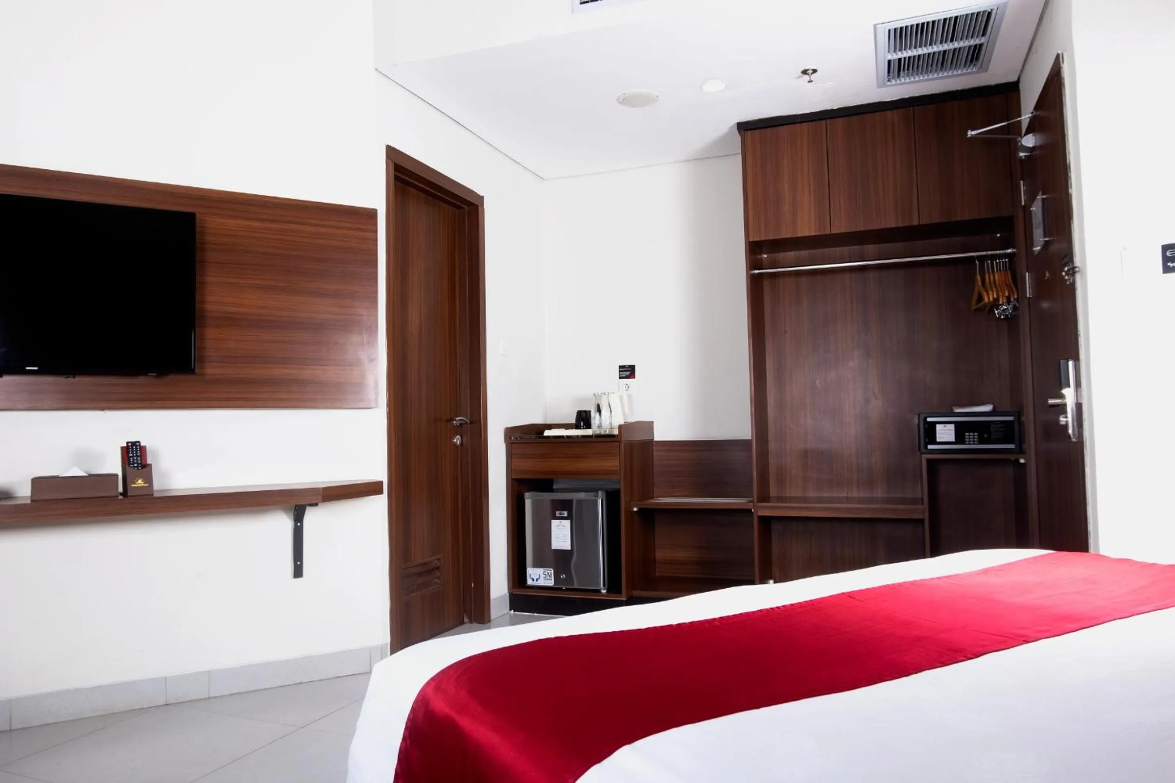 Bedroom, Bed in Pakons Prime Hotel