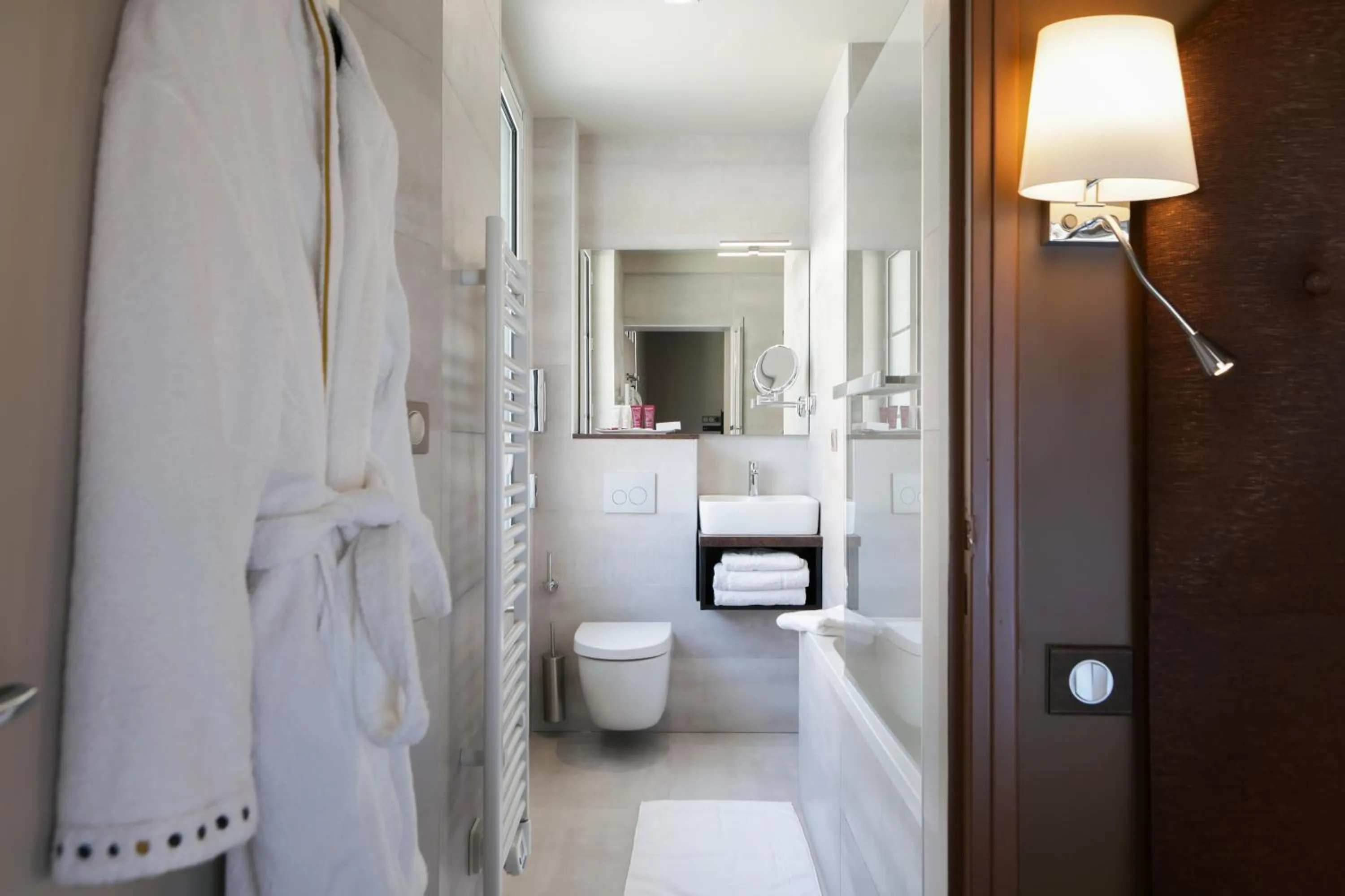 Bathroom in BRIT HOTEL PRIVILEGE LISIEUX - La Villa des Arts