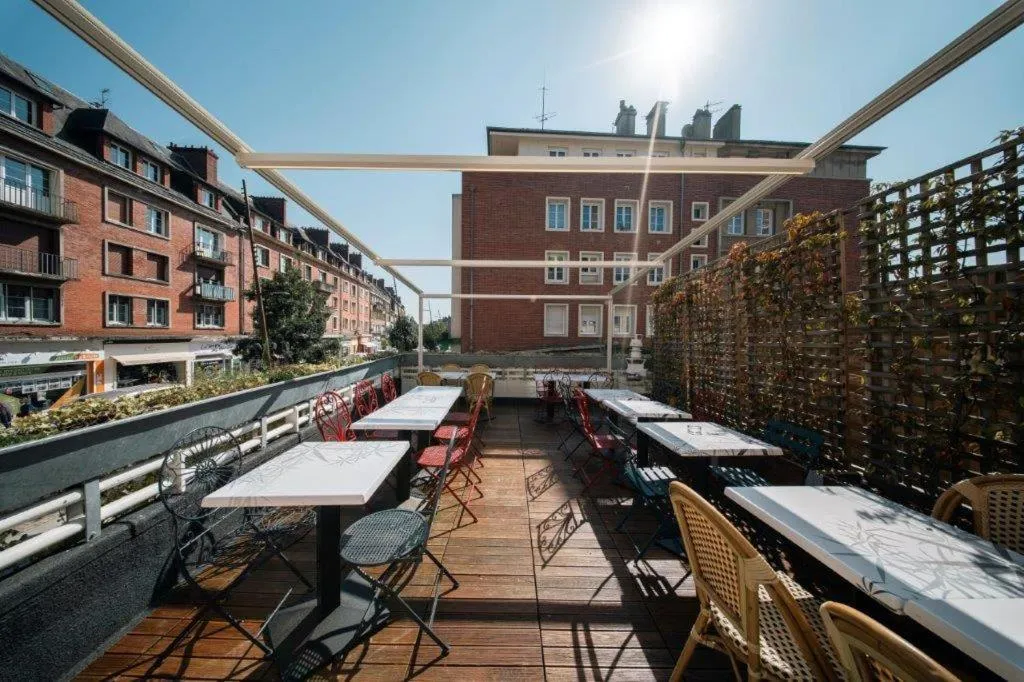 Patio in BRIT HOTEL PRIVILEGE LISIEUX - La Villa des Arts