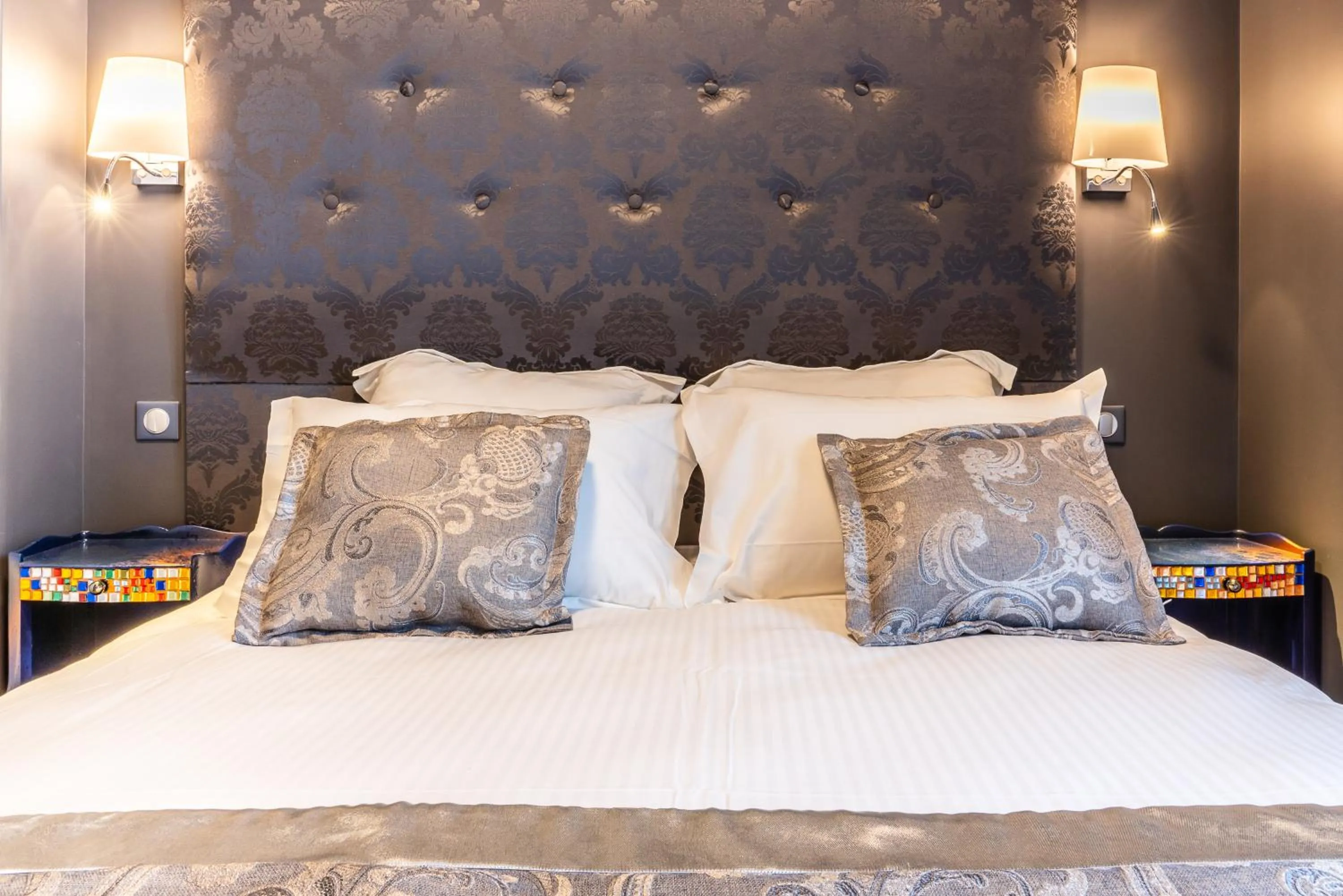 Bed in BRIT HOTEL PRIVILEGE LISIEUX - La Villa des Arts