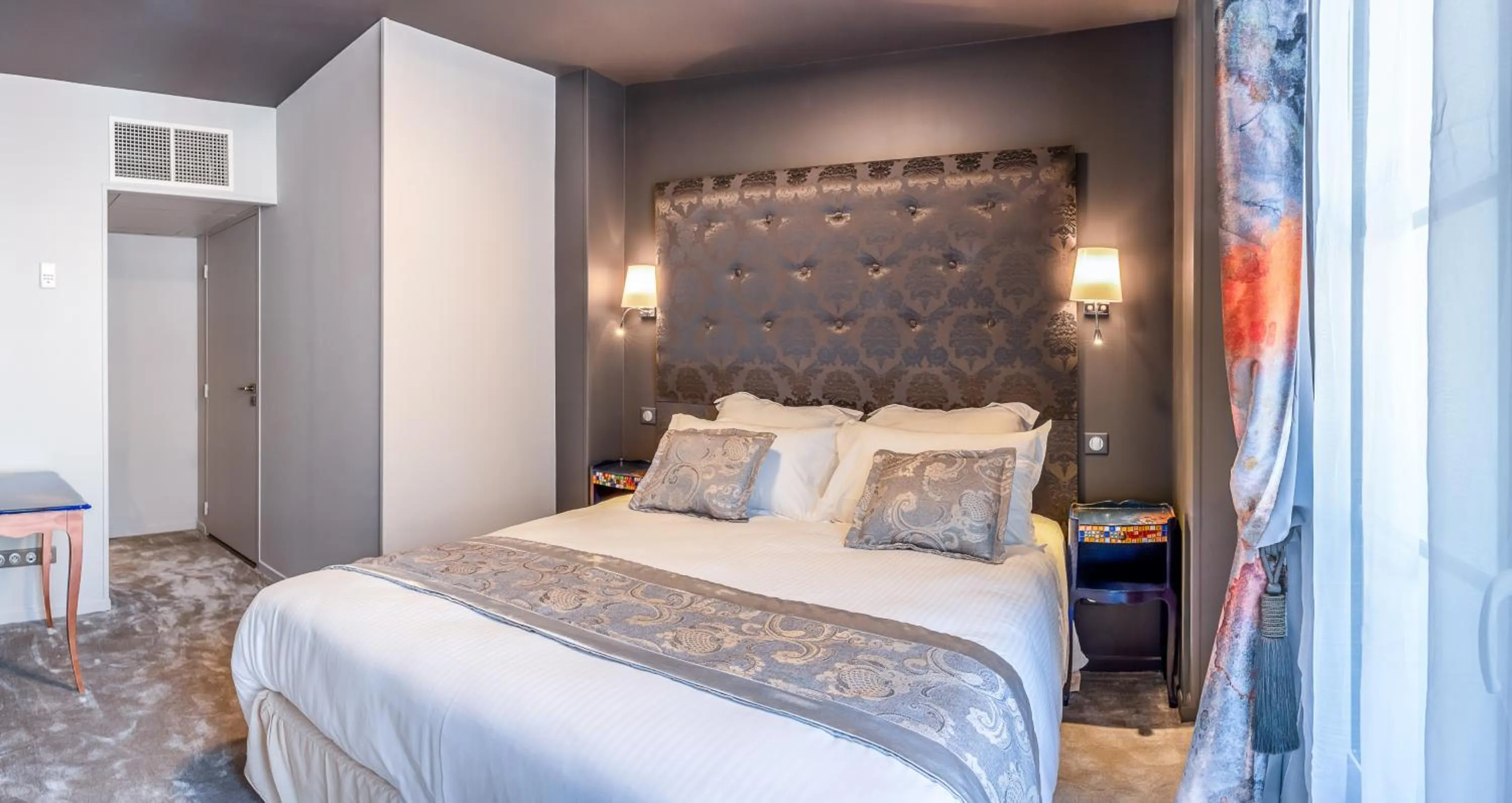 Photo of the whole room, Bed in BRIT HOTEL PRIVILEGE LISIEUX - La Villa des Arts