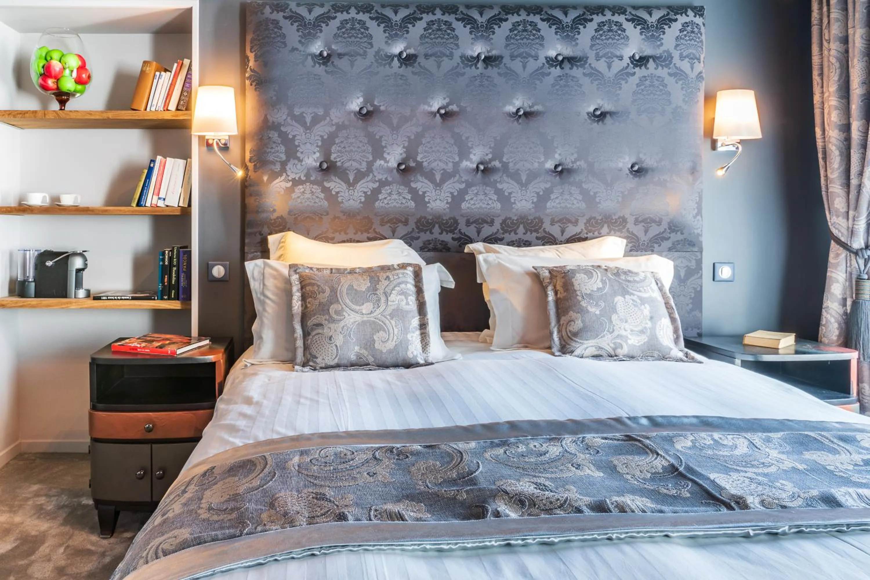 Bed in BRIT HOTEL PRIVILEGE LISIEUX - La Villa des Arts