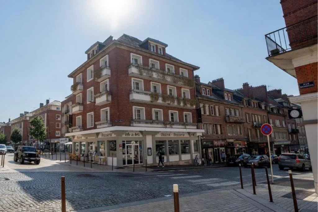 Property building in BRIT HOTEL PRIVILEGE LISIEUX - La Villa des Arts