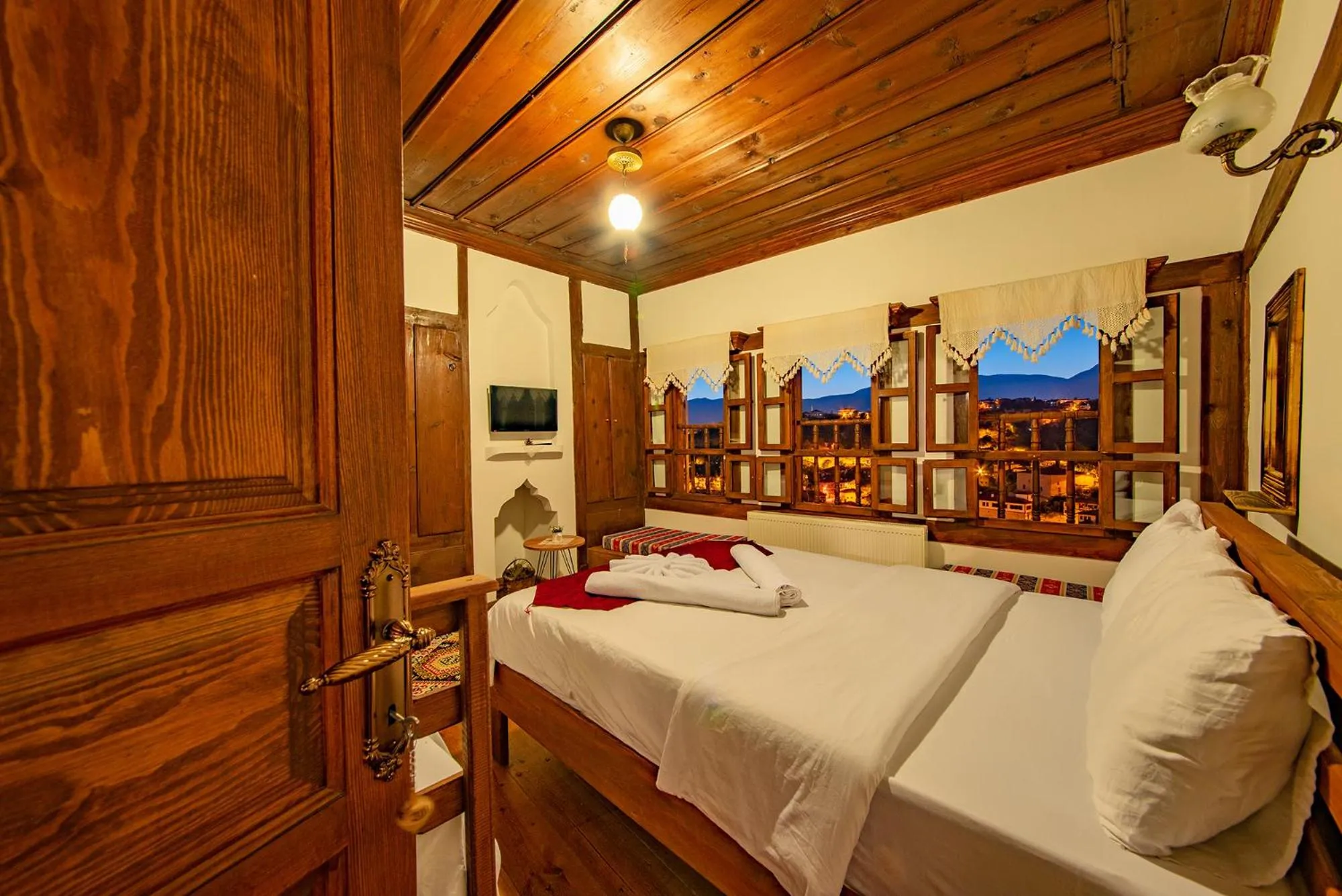 Bed in Hanedan Konak Hotel