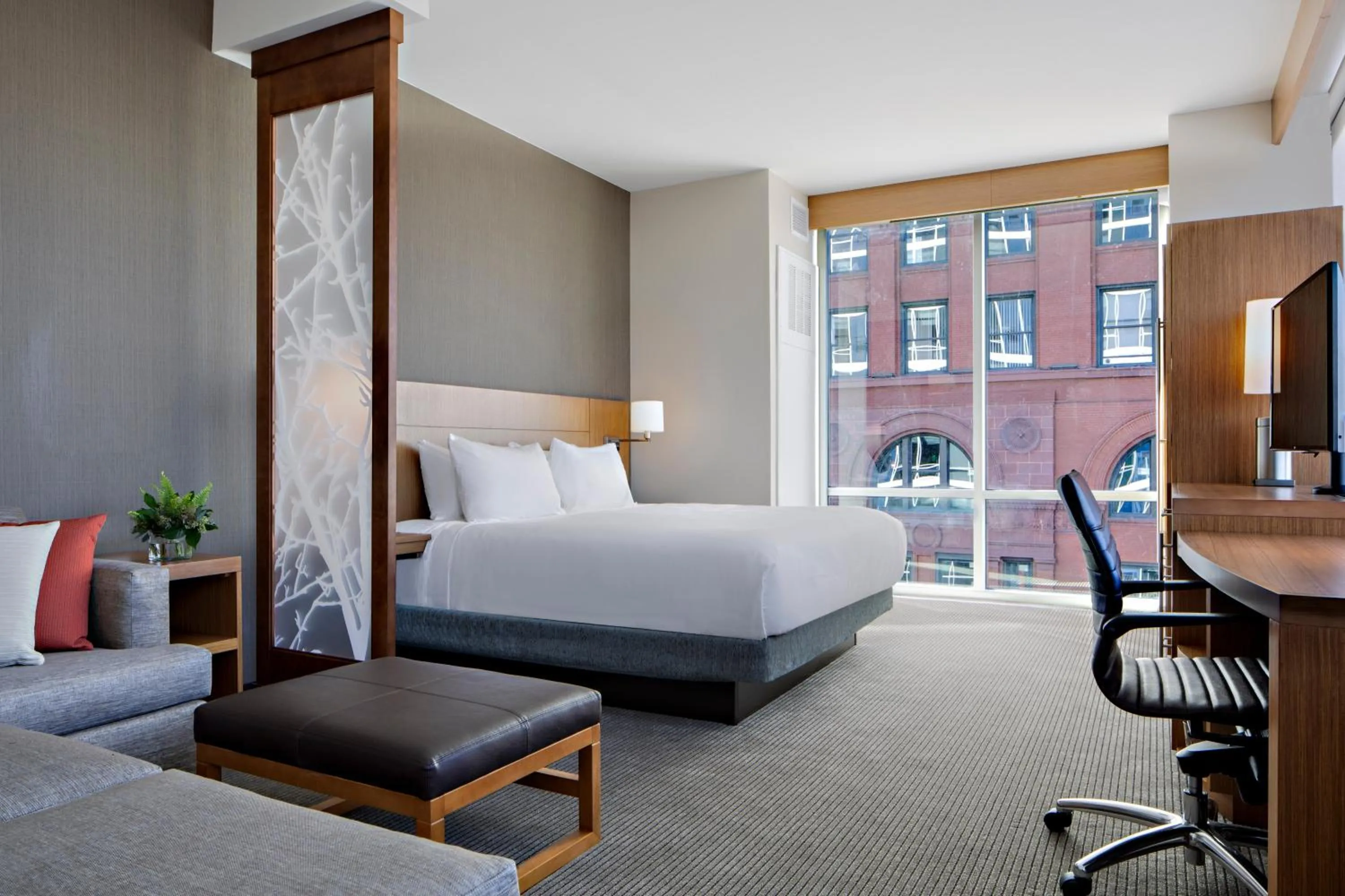 Photo of the whole room, Bed in Hyatt Place Grand Rapids Downtown