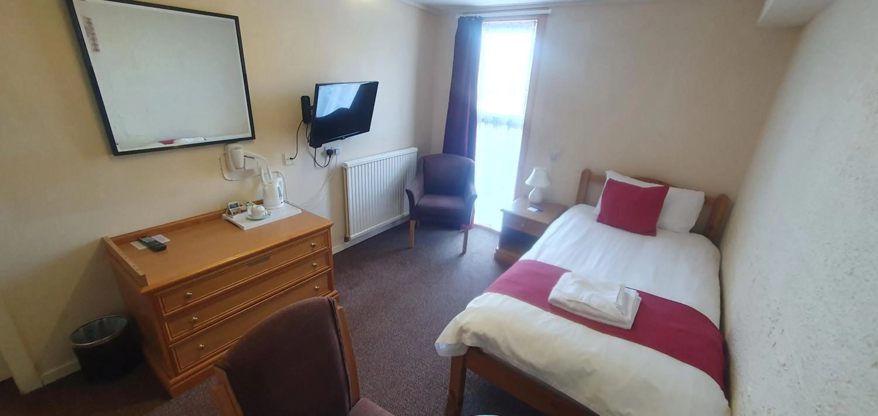 Bedroom, Bed in The Brae Hotel