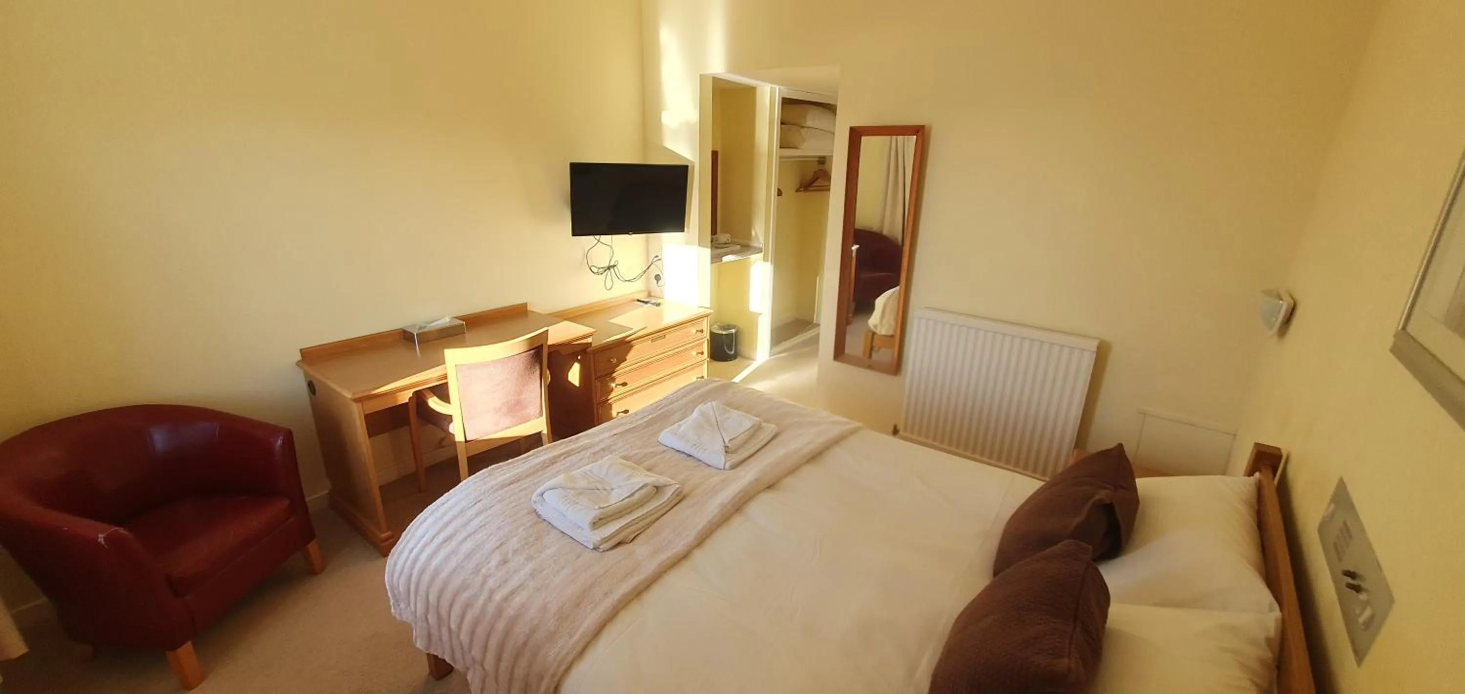 Bedroom, Bed in The Brae Hotel