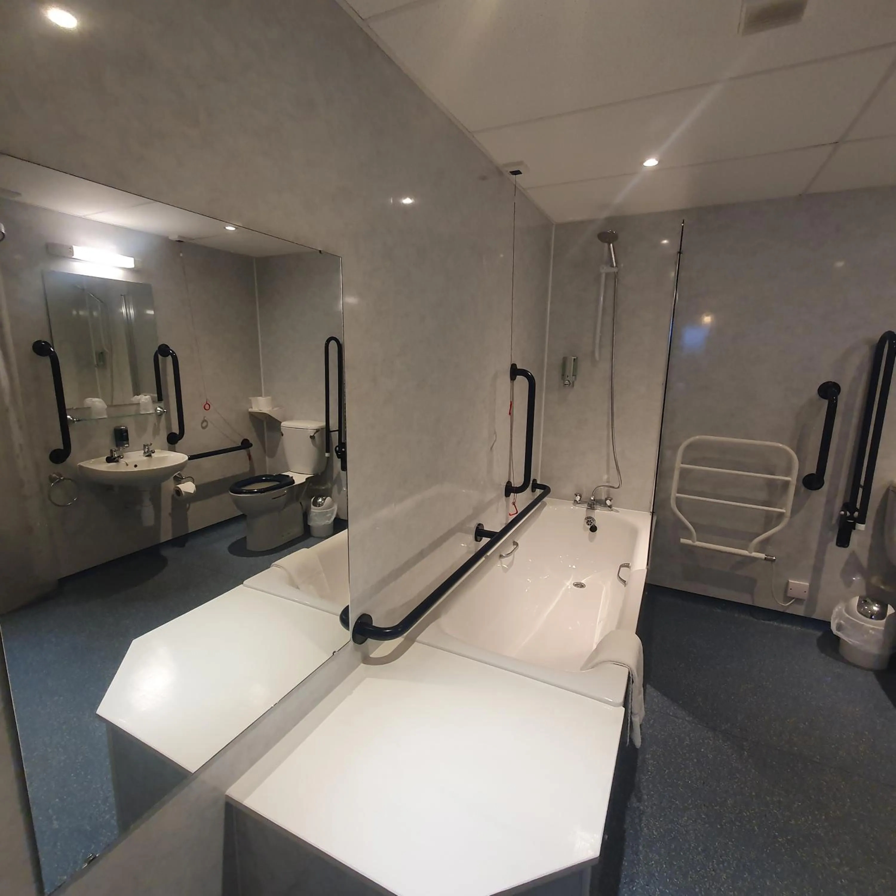 Shower in The Brae Hotel