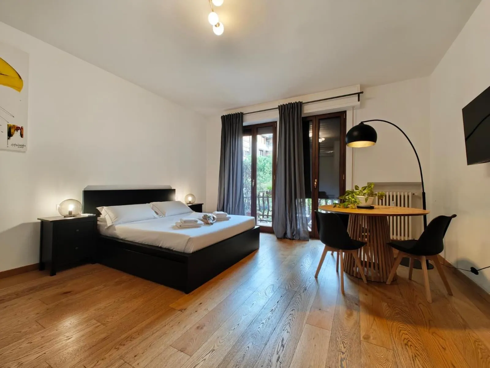 Communal lounge/ TV room, Bed in B&B La Marmora 39