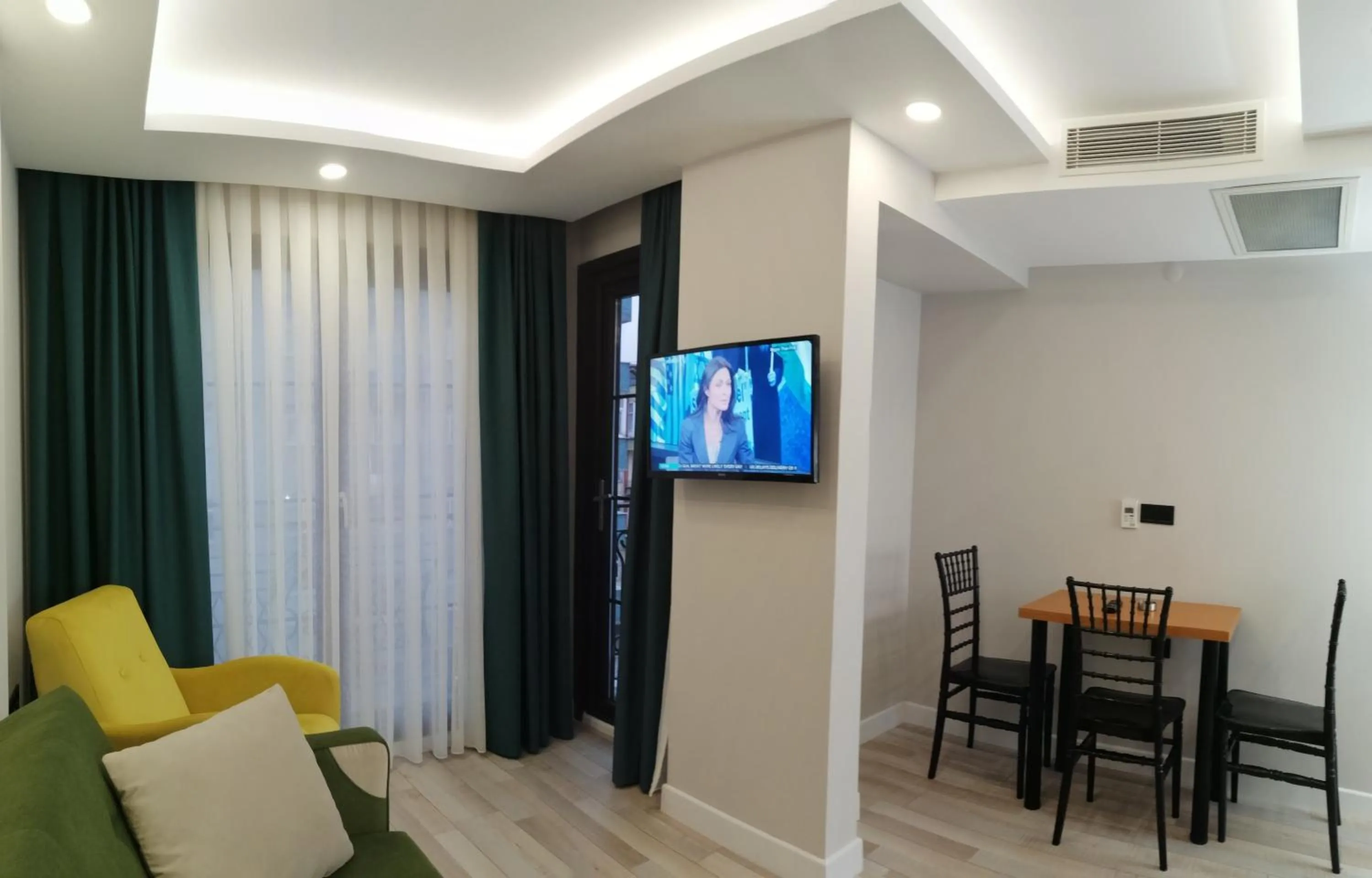 Communal lounge/ TV room in White Golden Suite Hotel