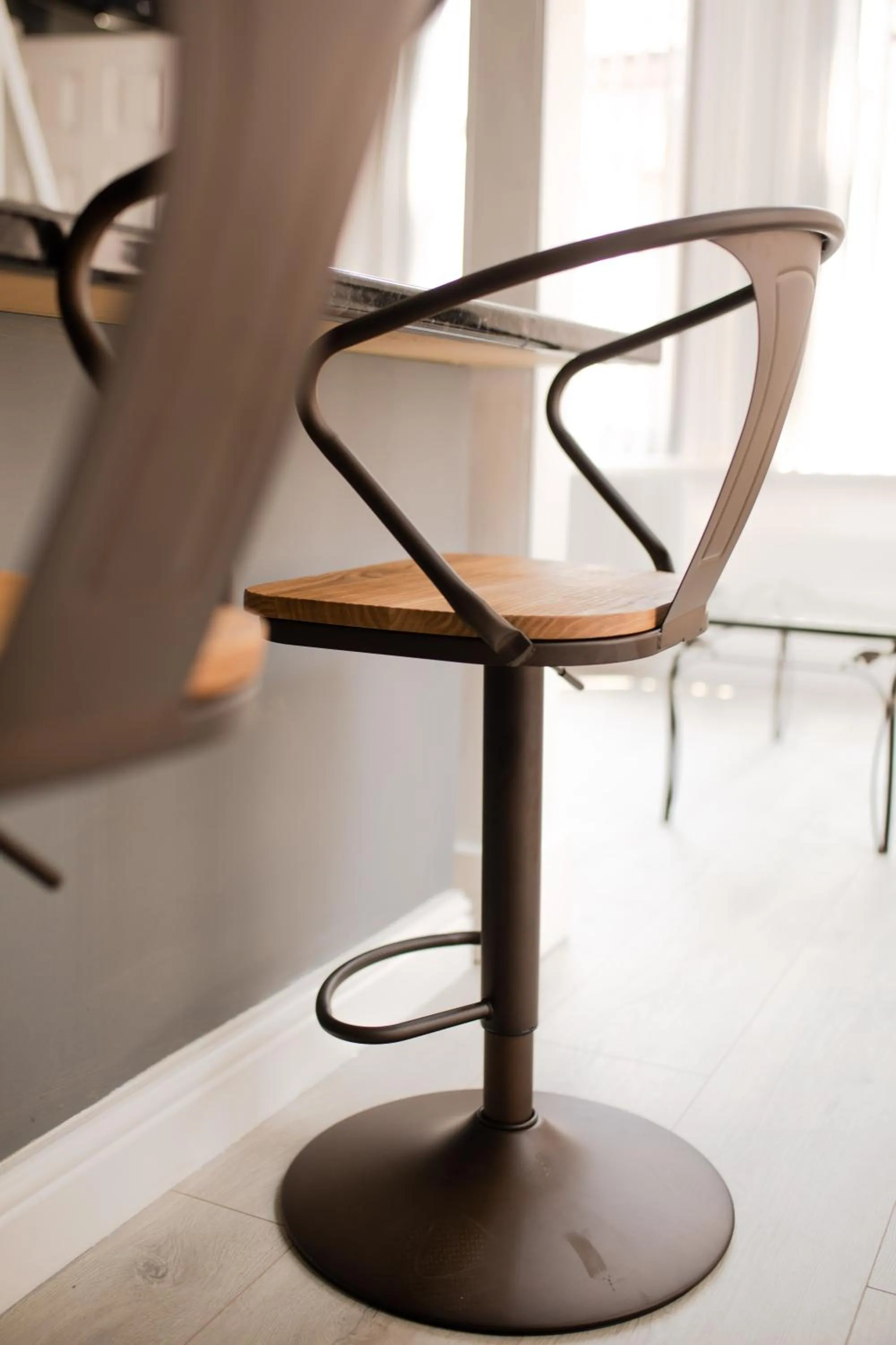 Dining area in PLATFORM City Studio with Parking