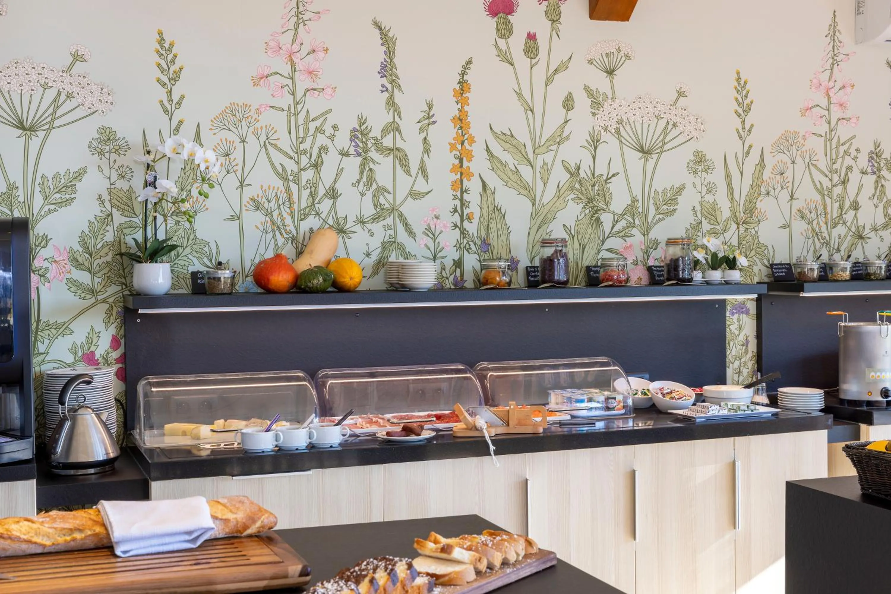 Breakfast in Hôtel du Bollenberg - Restaurant "Côté Plaine" - Spa de la Colline