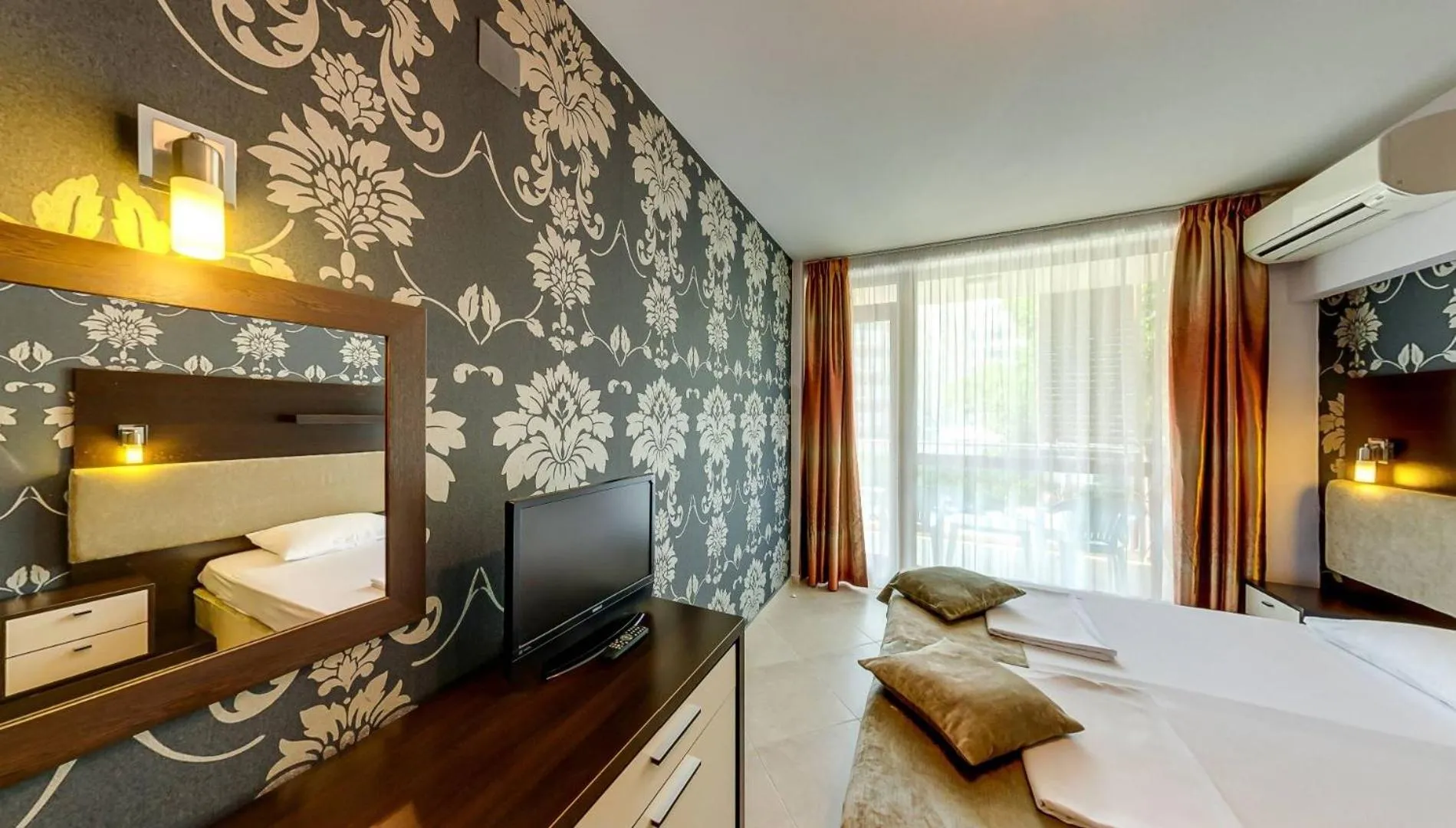 Briz Beach Apartments