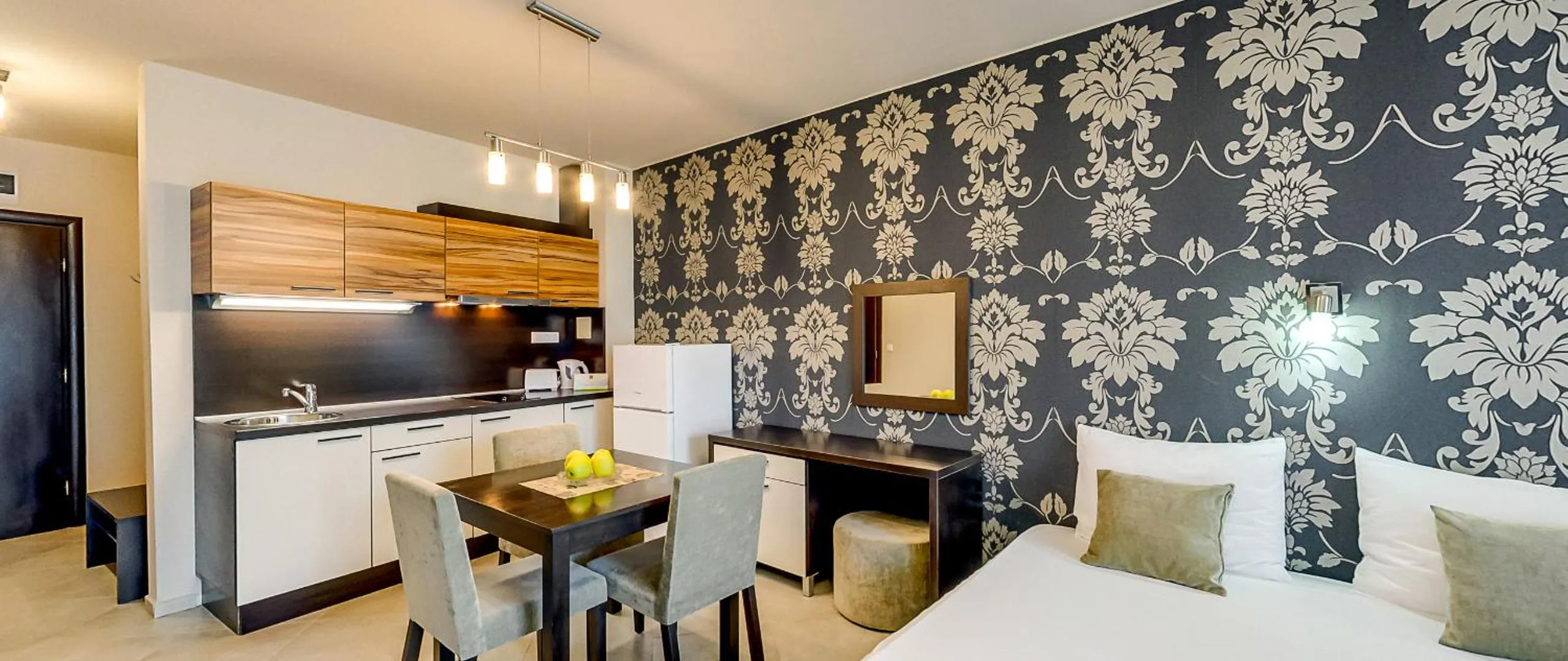 Briz Beach Apartments