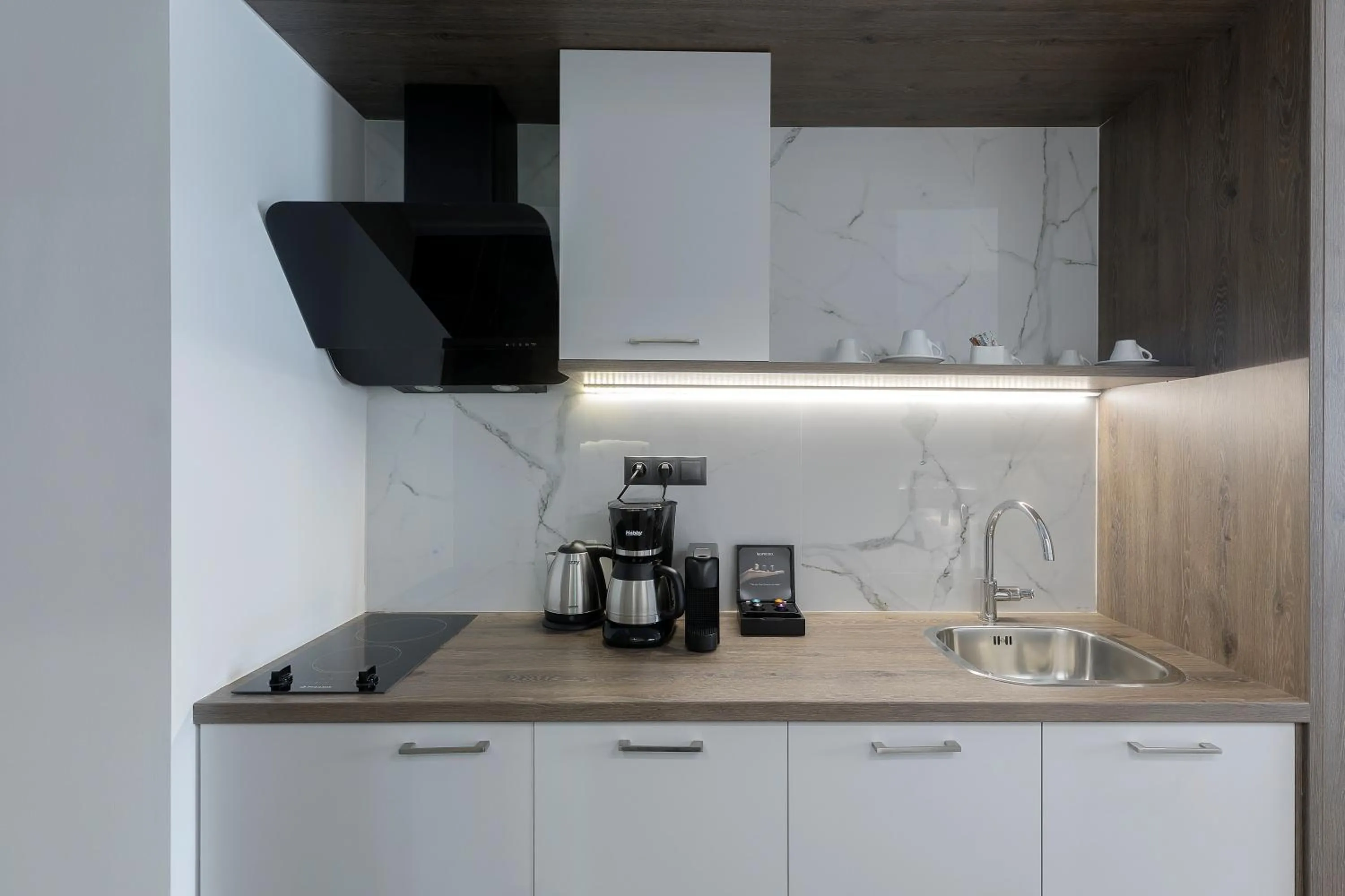 Coffee/tea facilities in Philosofia Athens Suites