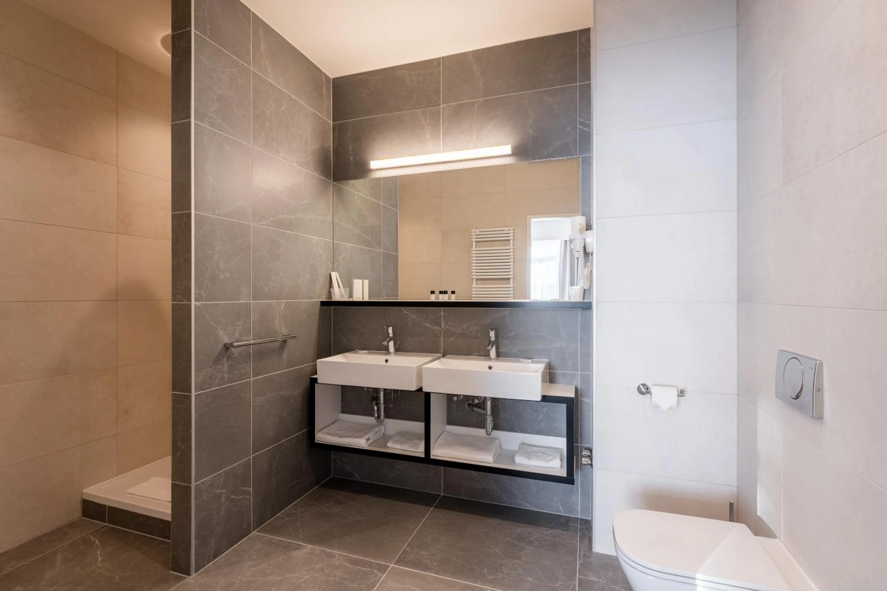 Bathroom in Globall Hotel