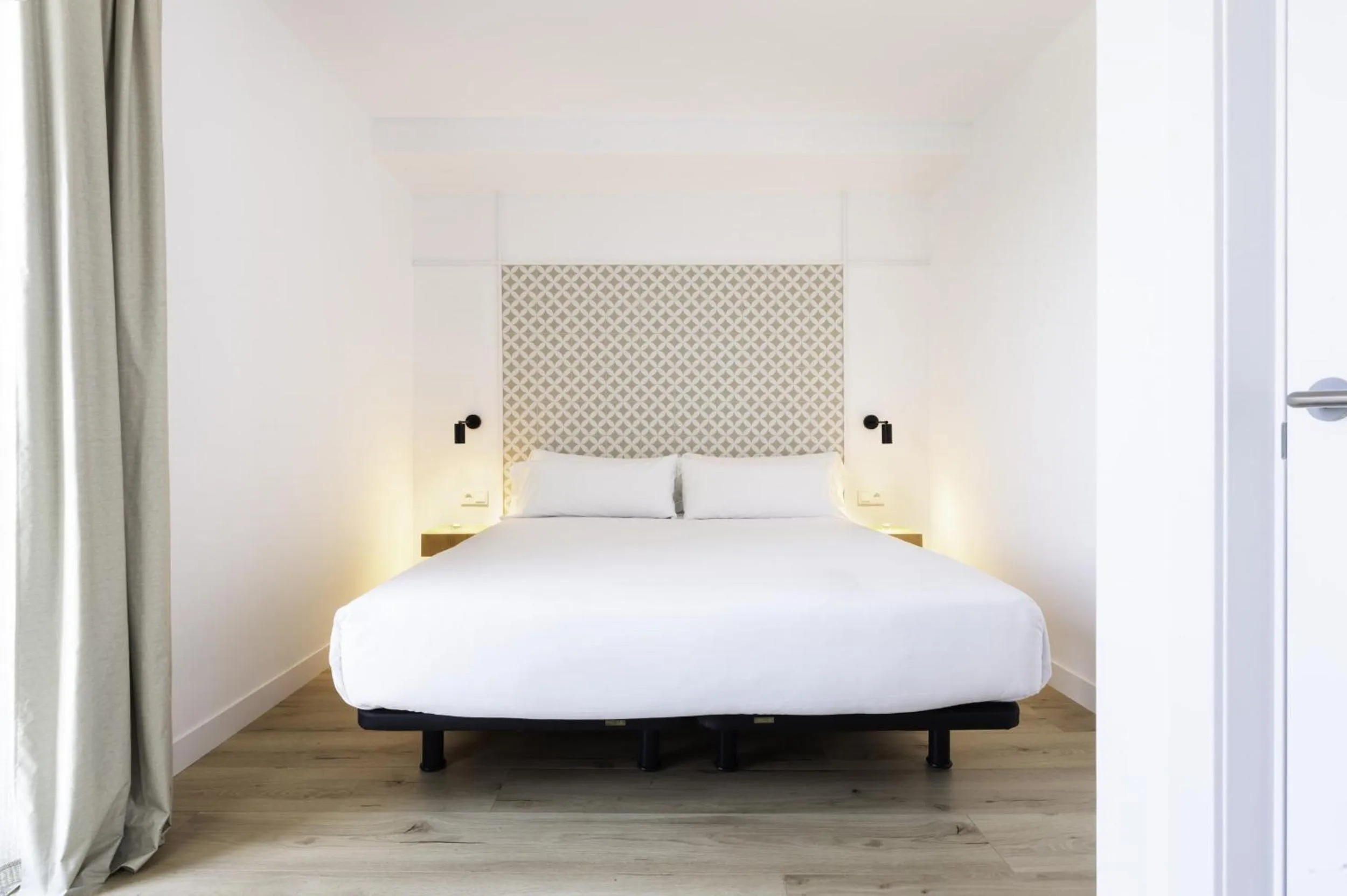 Bedroom, Bed in Port Plaza Apartments