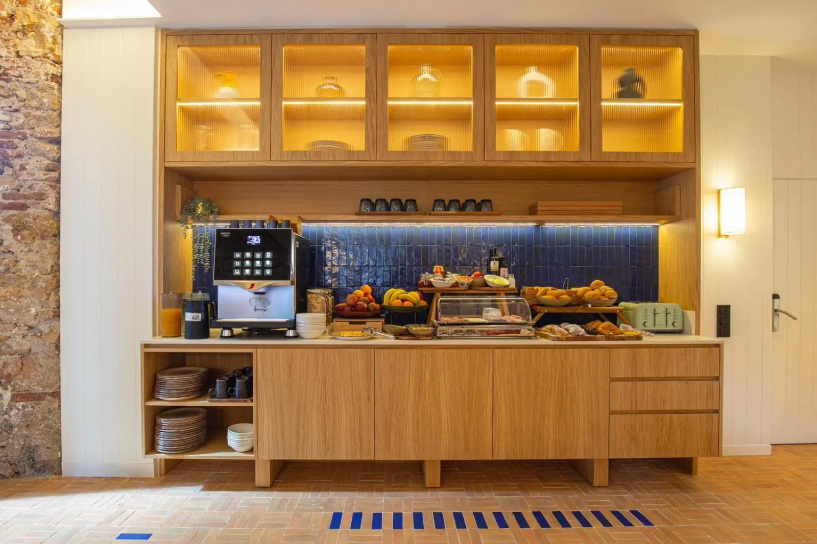 Breakfast in Port Plaza Apartments