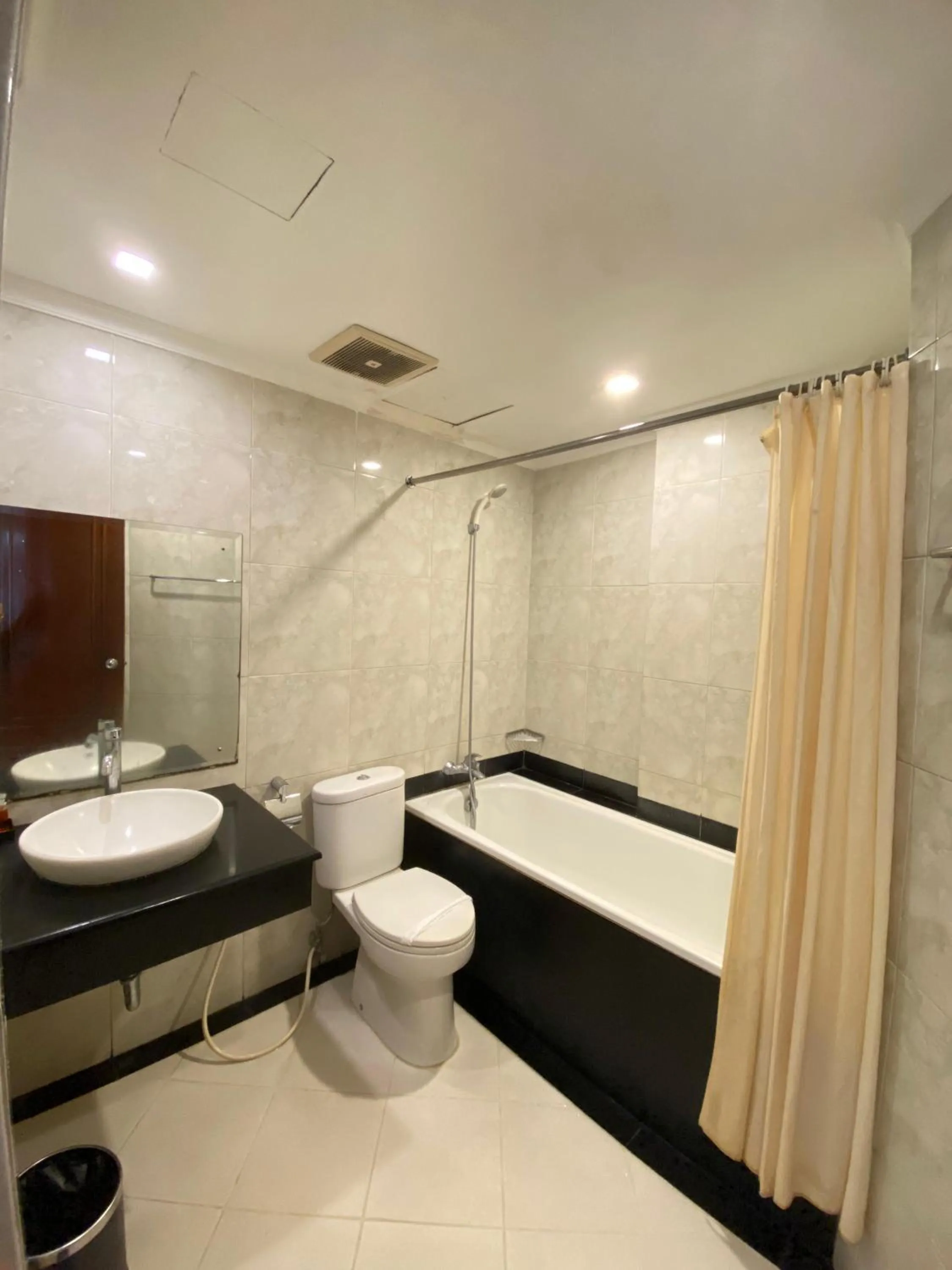 Bathroom in Cipta Hotel Wahid Hasyim