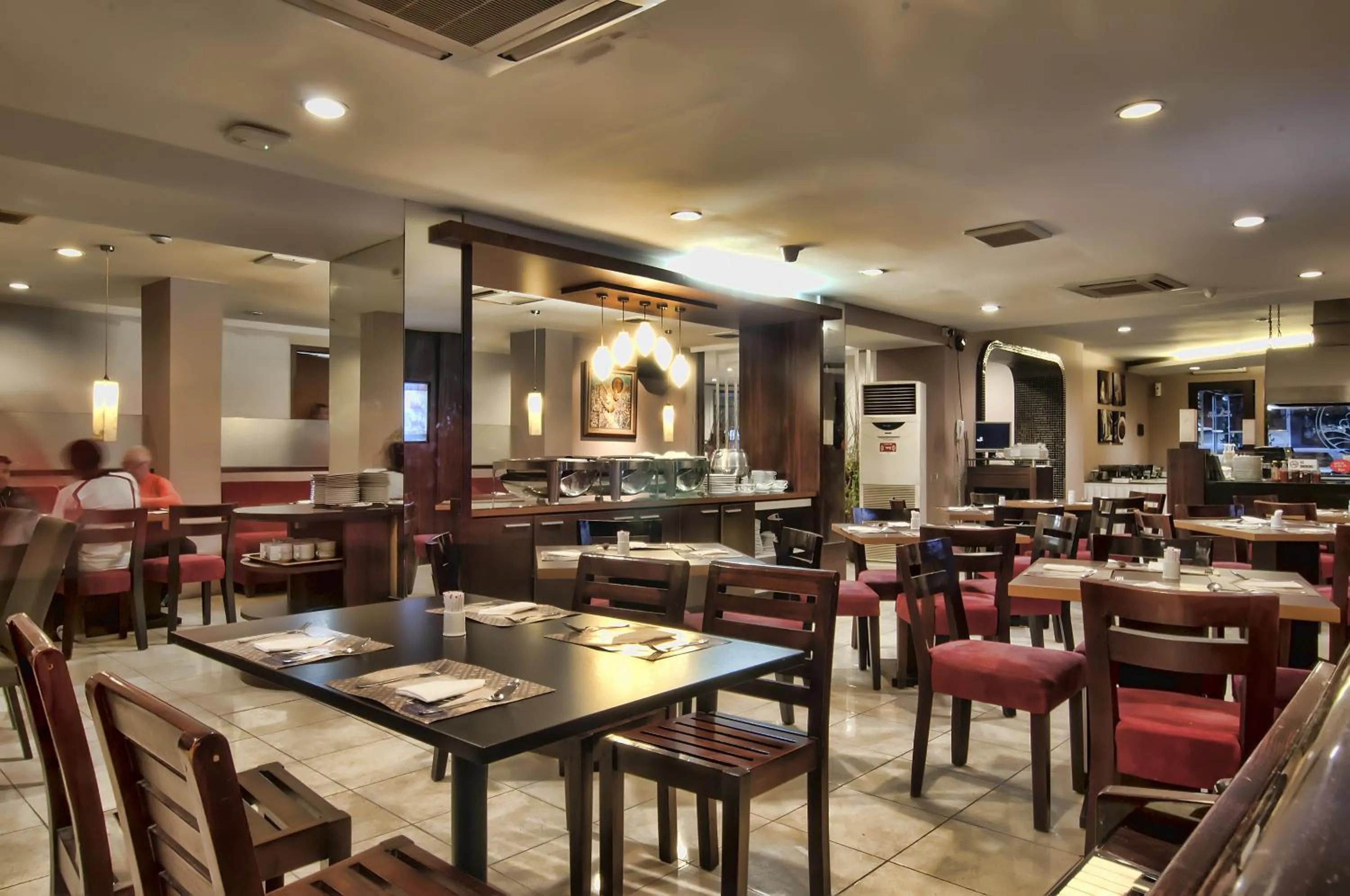 Restaurant/places to eat in Cipta Hotel Wahid Hasyim