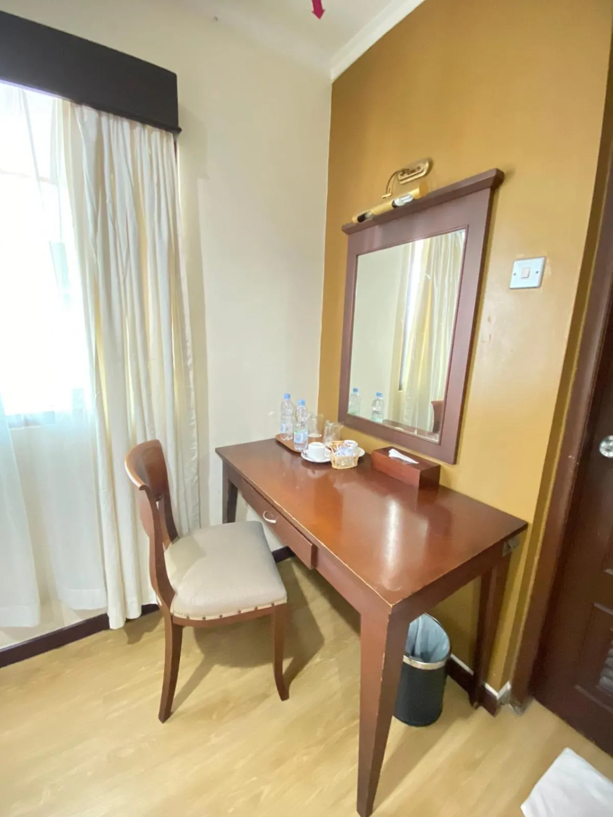 Seating area in Cipta Hotel Wahid Hasyim