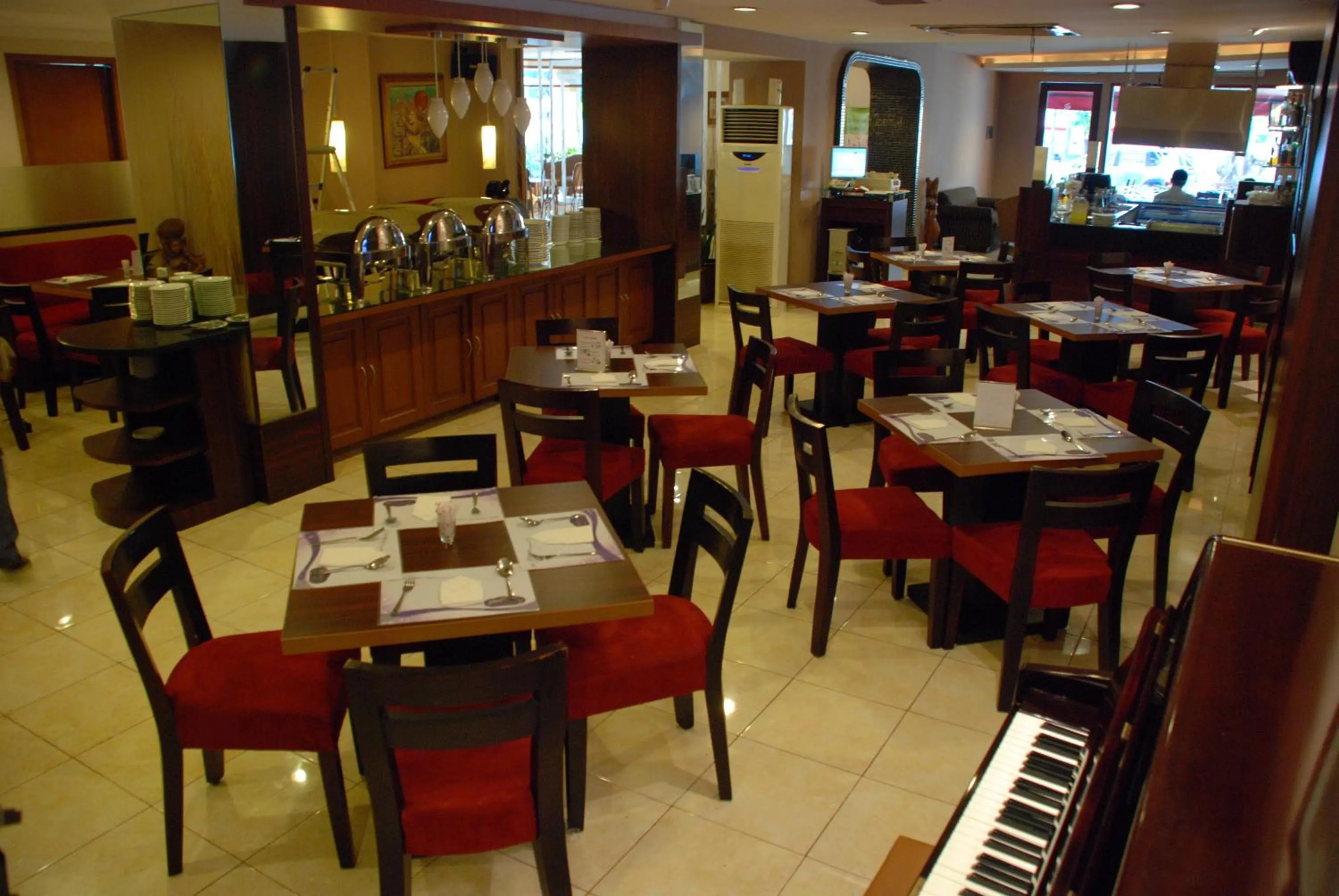 Restaurant/places to eat in Cipta Hotel Wahid Hasyim