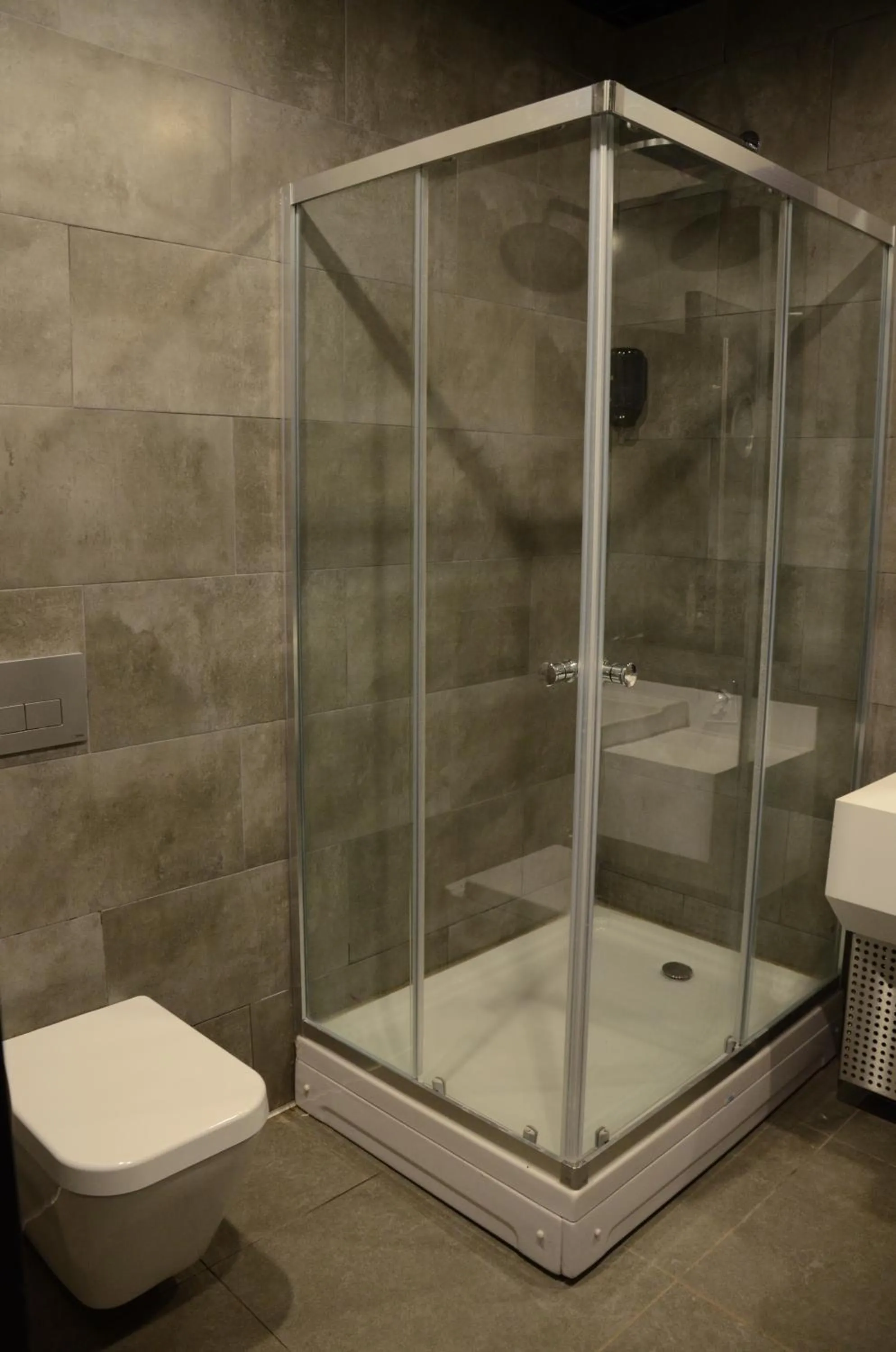 Shower in Teknosports Otel