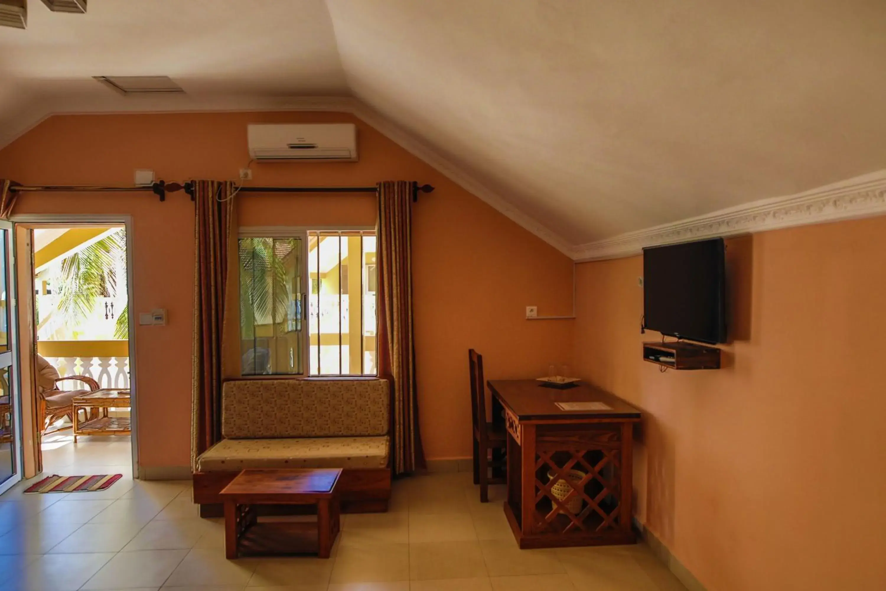 Twin Room with Garden View - single occupancy in LAGUNA BEACH Twin Room with Garden View - single occupancy in LAGUNA BEACH