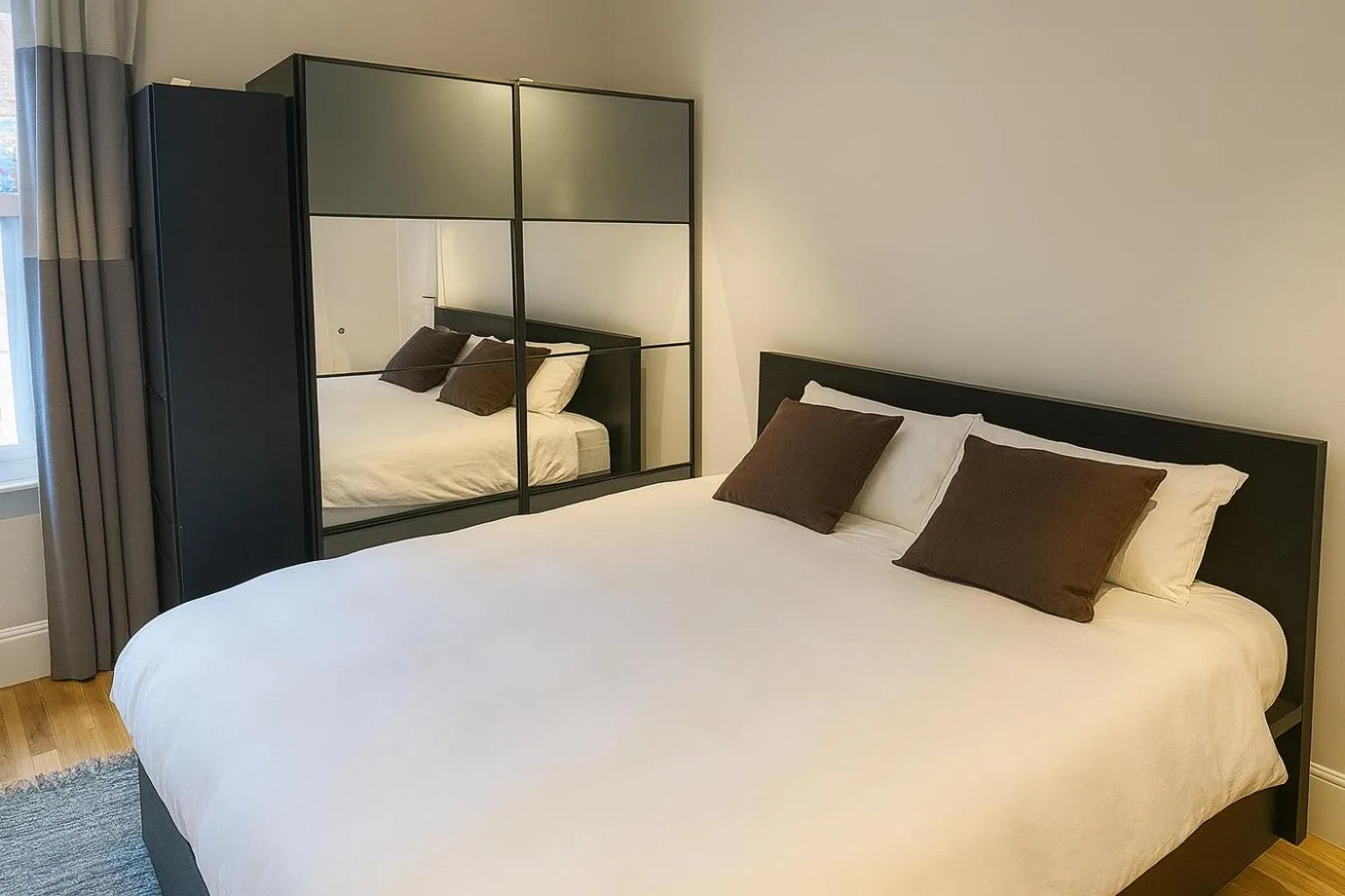Bedroom, Bed in ARC DE TRIOMPHE-CARNOT Luxury & Design