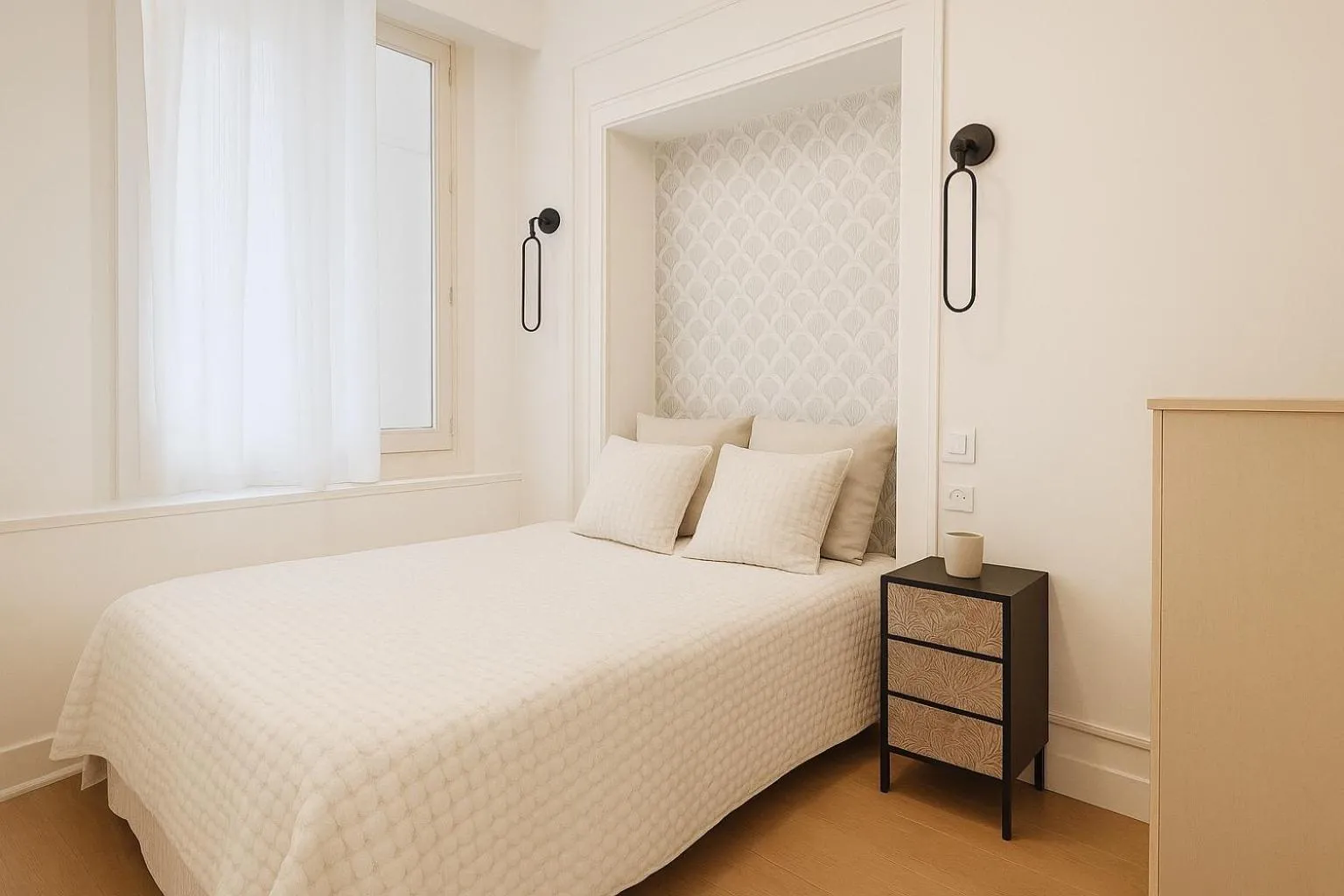 Bed in ARC DE TRIOMPHE-CARNOT Luxury & Design
