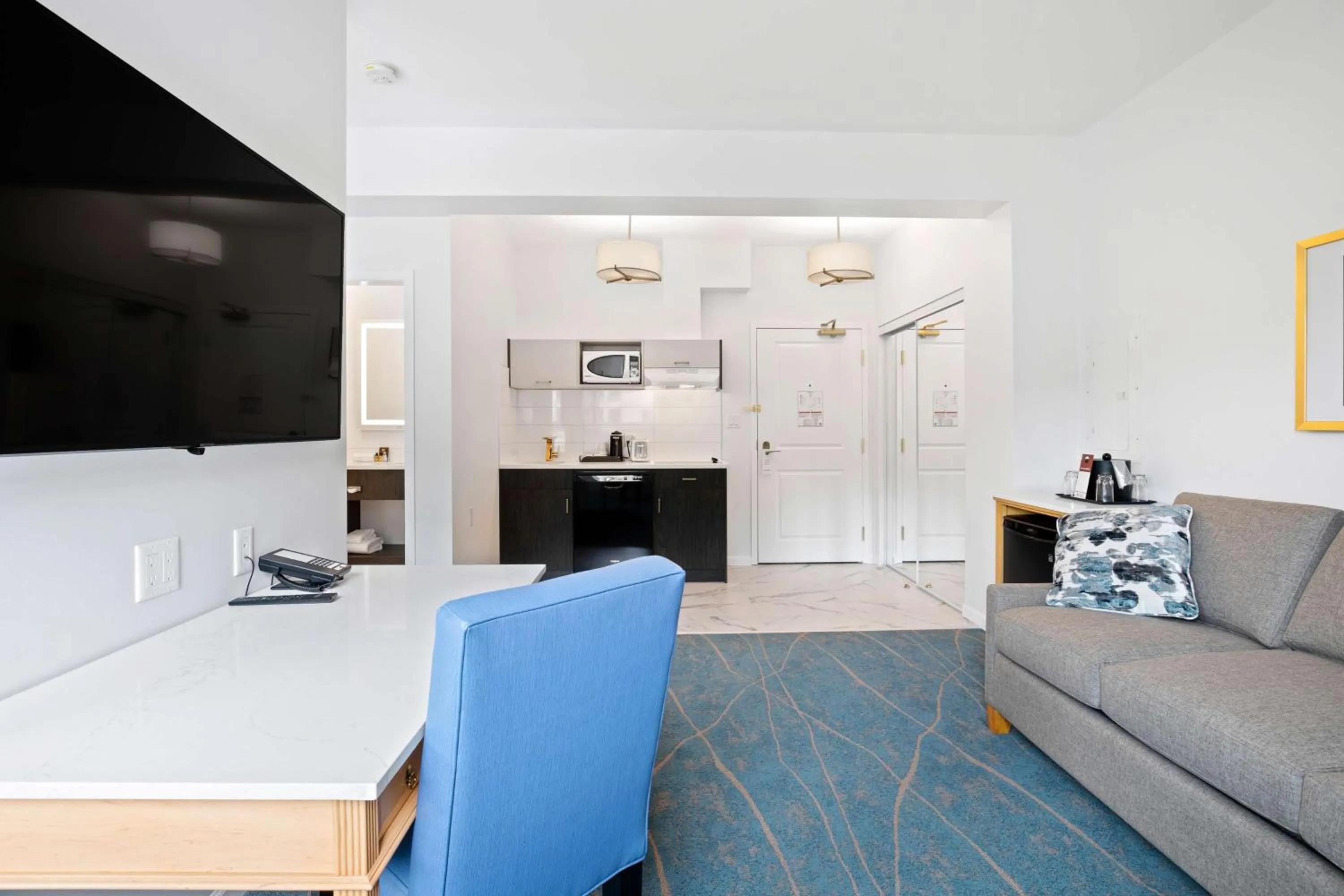 Bedroom in Crown Columbia Hotel; BW Premier Collection