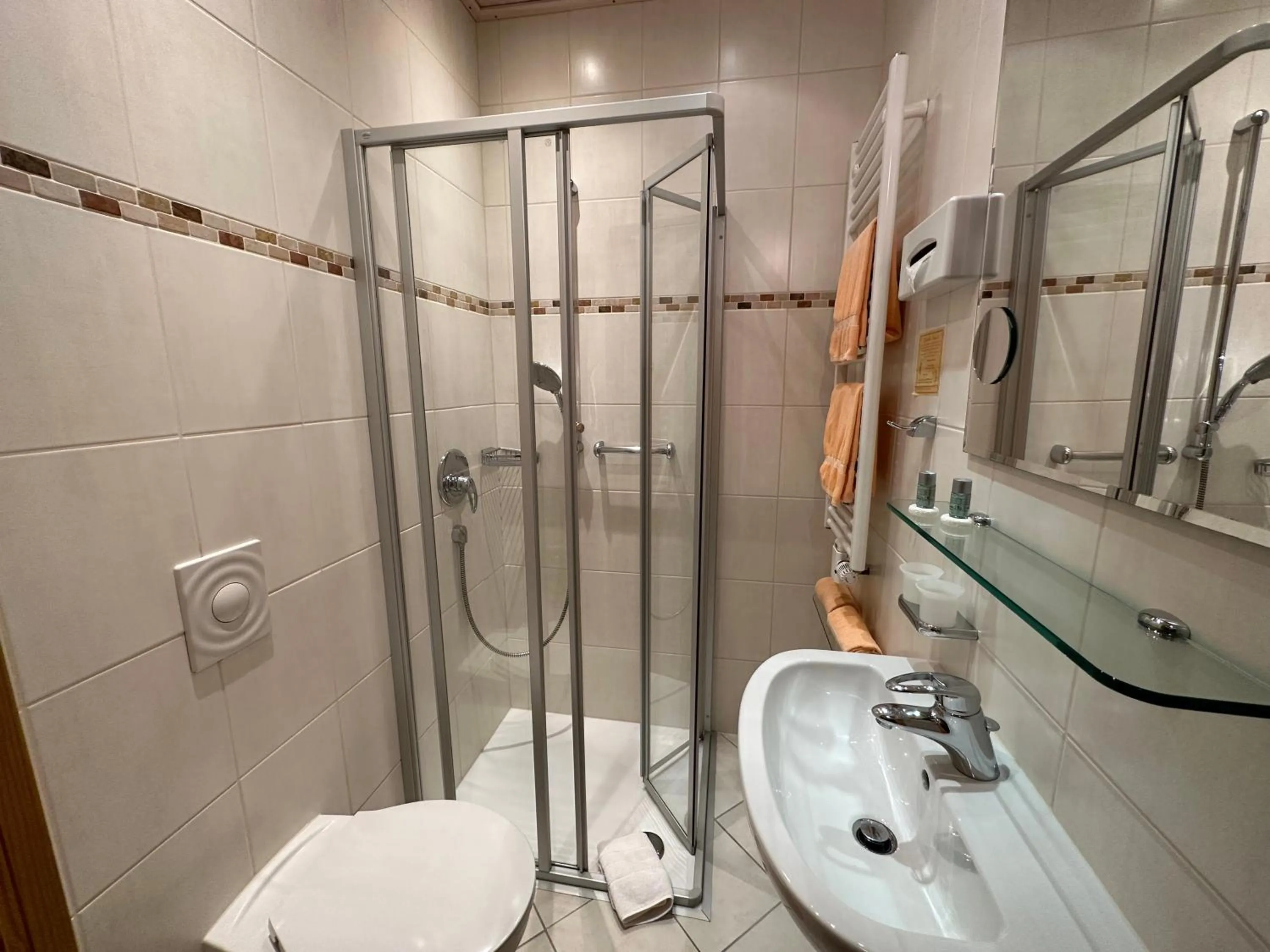 Shower in Hotel Ursula