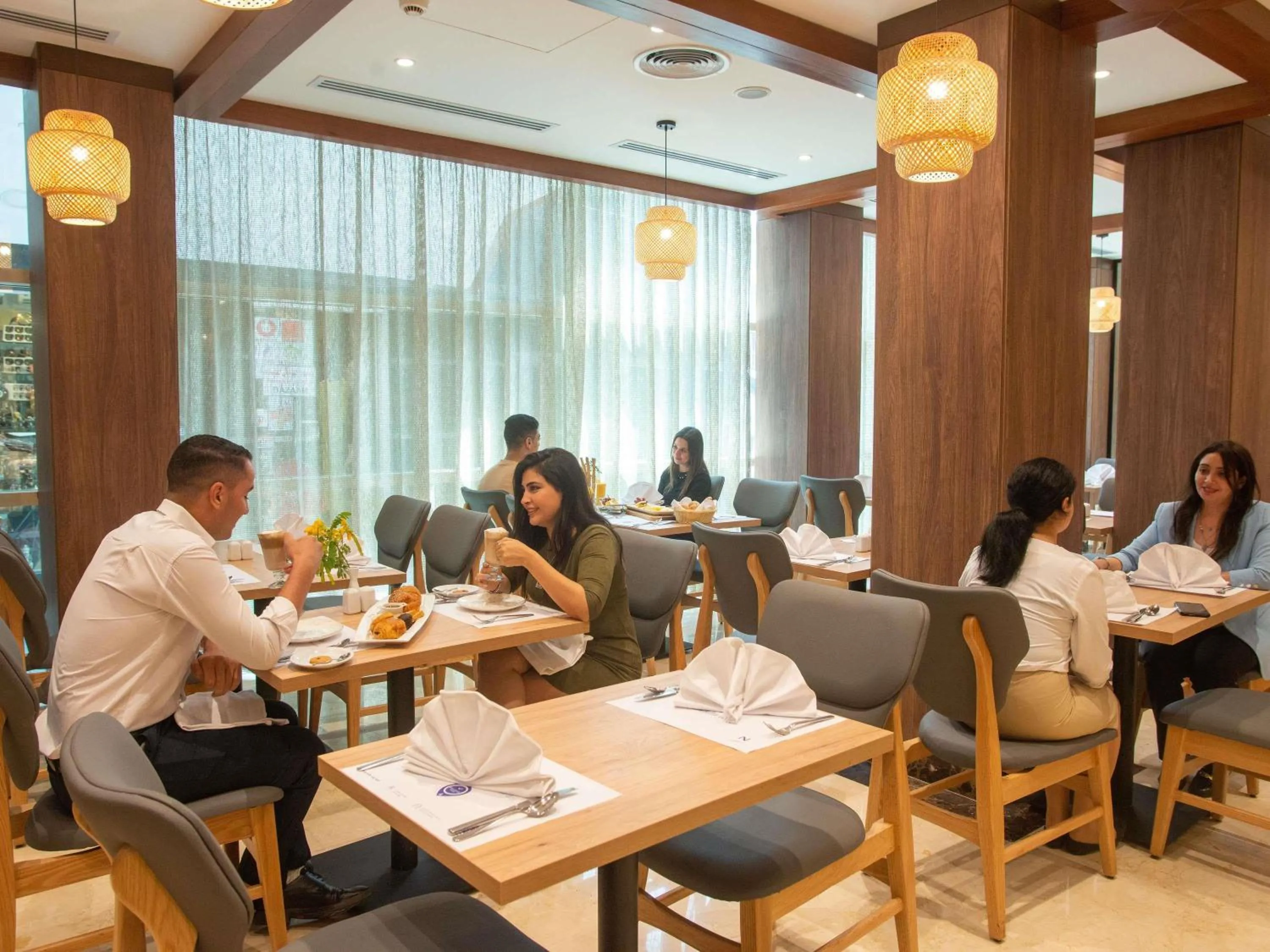 Restaurant/places to eat in Novotel Cairo El Borg
