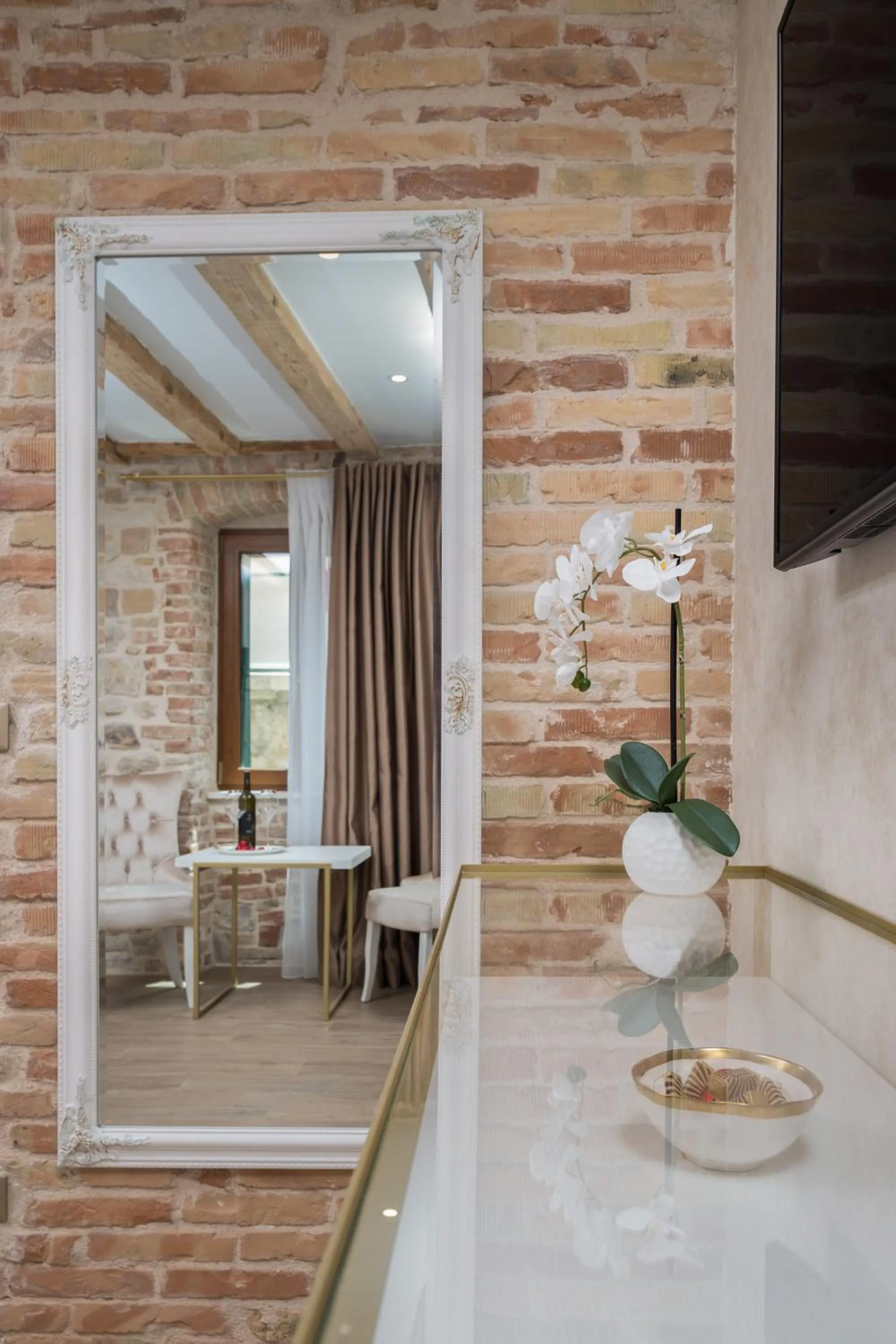 Decorative detail in Le Premier Luxury Rooms