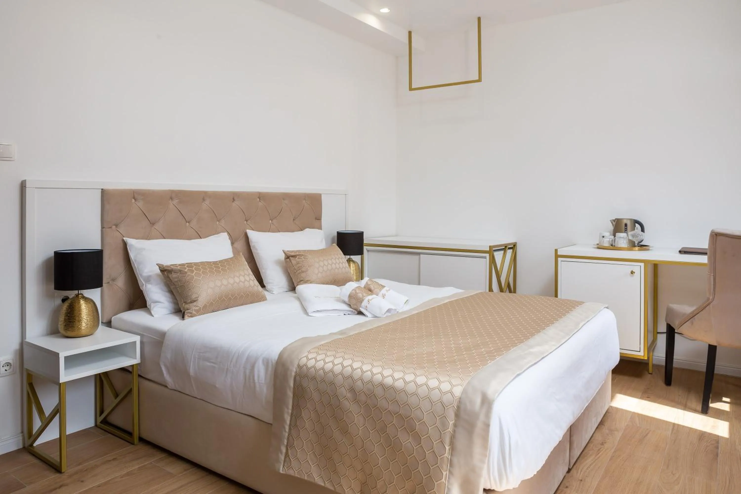 Bedroom, Bed in Le Premier Luxury Rooms