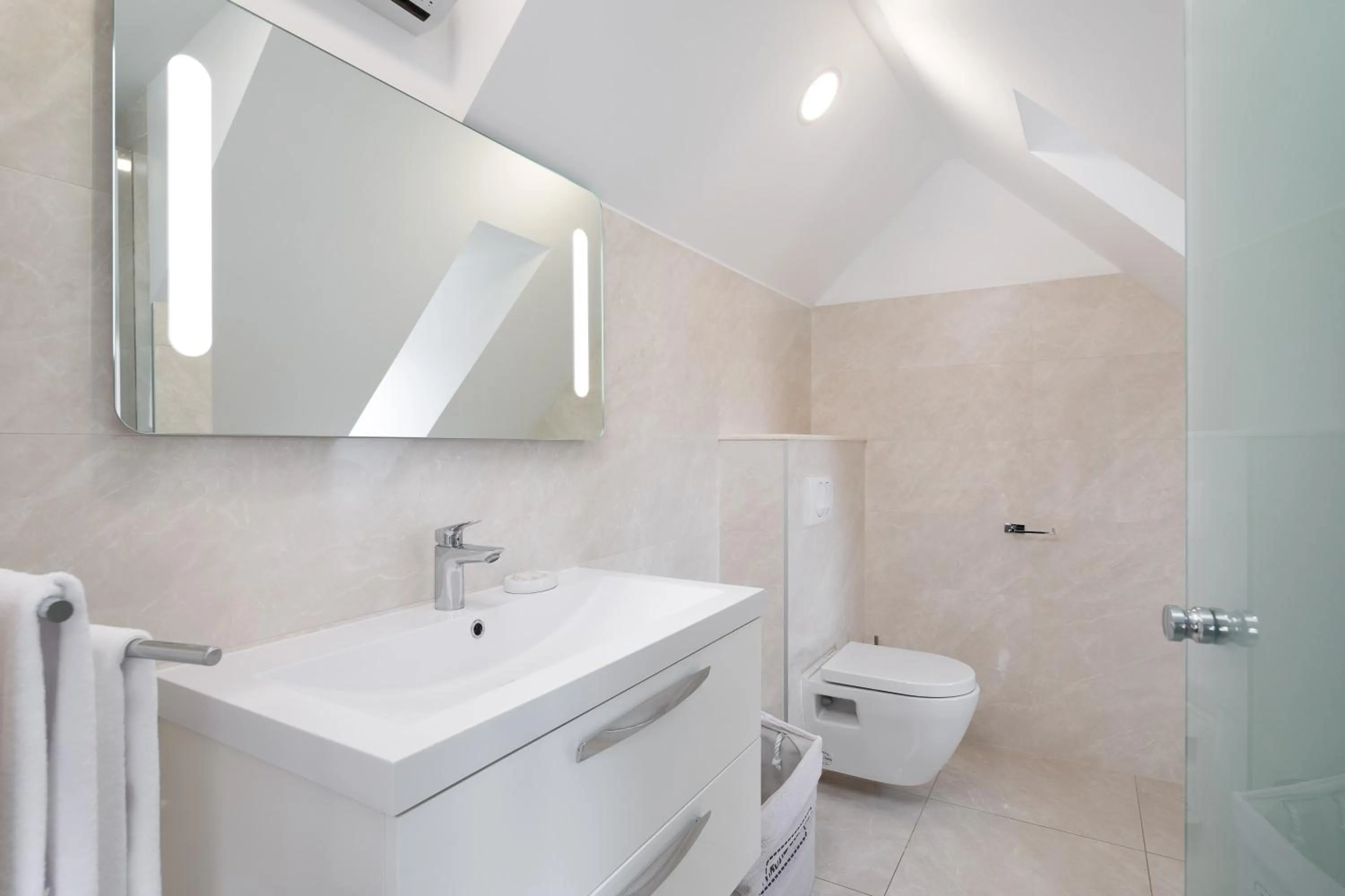 Bathroom in Le Premier Luxury Rooms