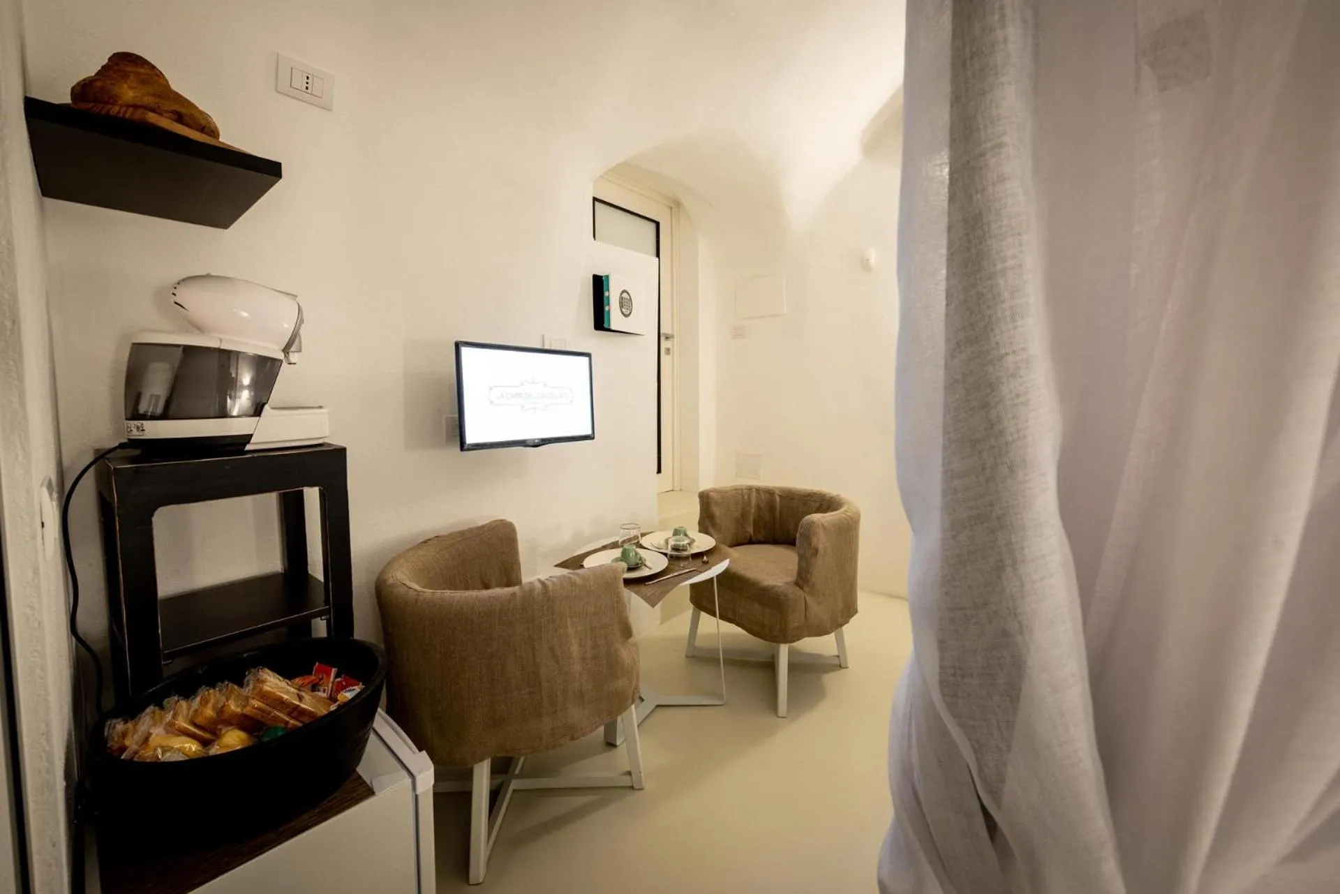 Communal lounge/ TV room, Seating Area in La casa del calzolaio