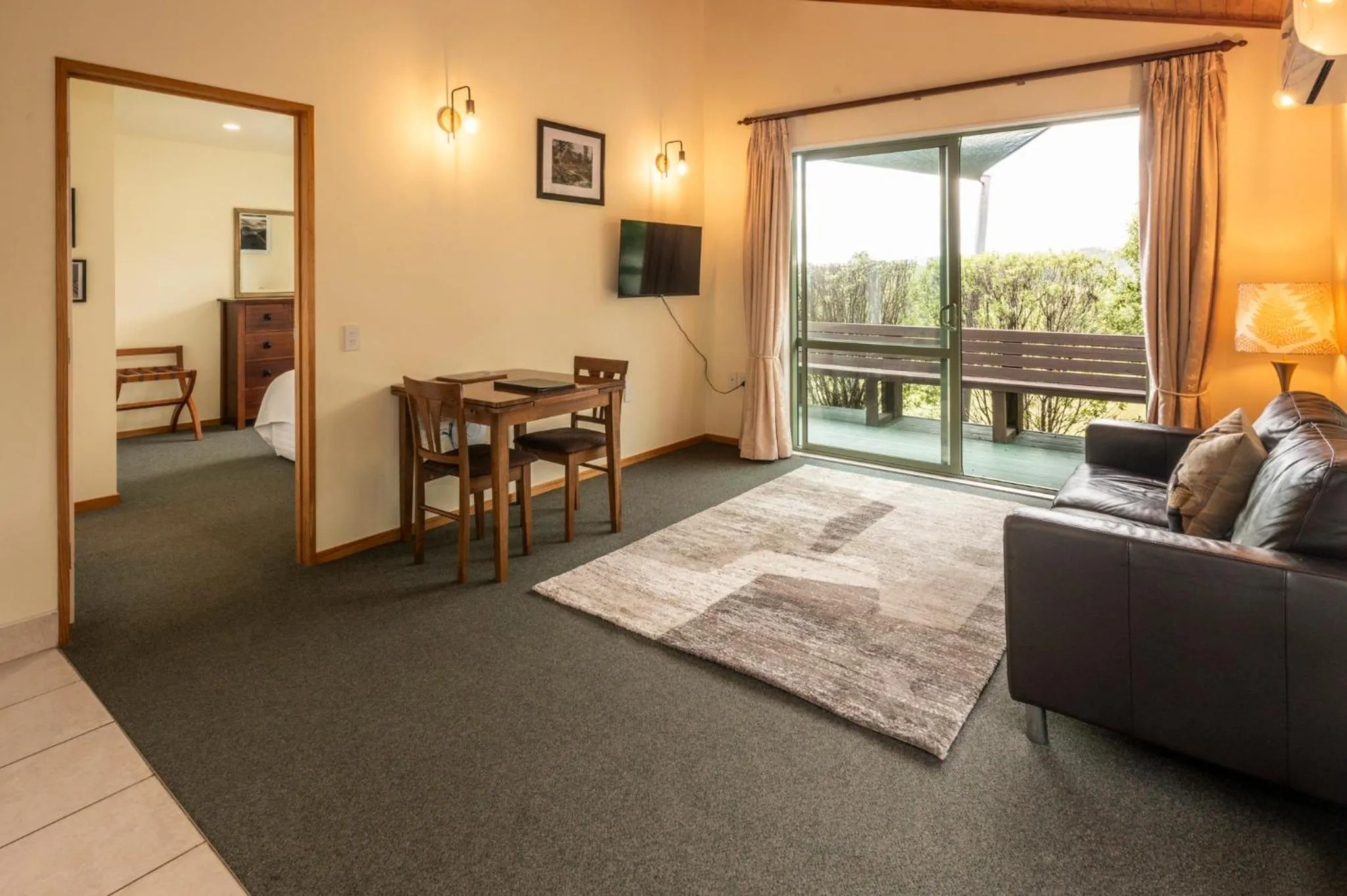 Living room, Bed in Goldfield Suites