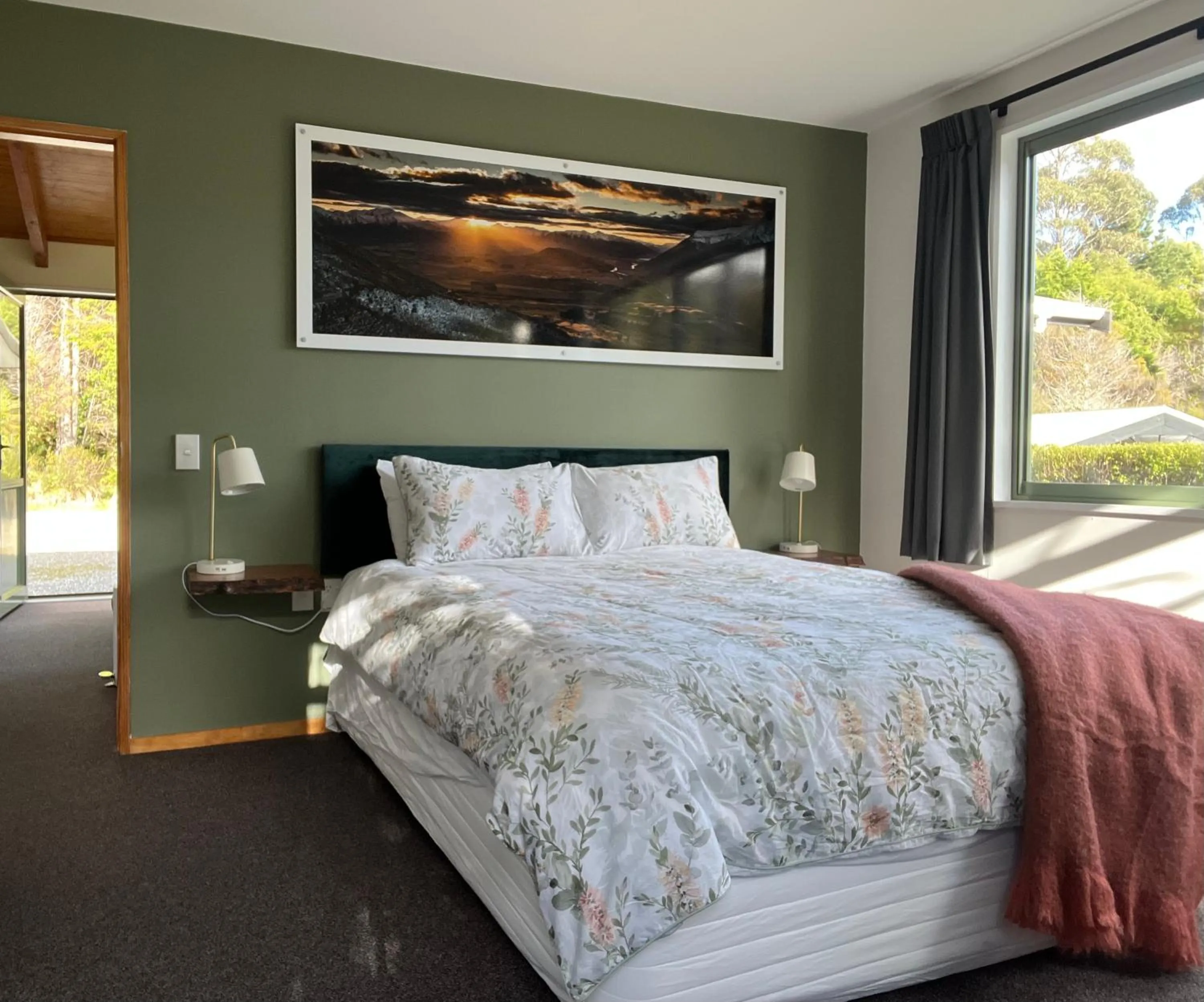 Bedroom, Bed in Goldfield Suites